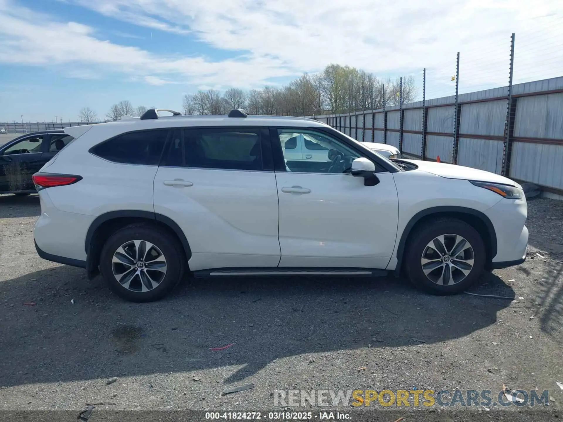 13 Photograph of a damaged car 5TDGZRBH8MS140196 TOYOTA HIGHLANDER 2021