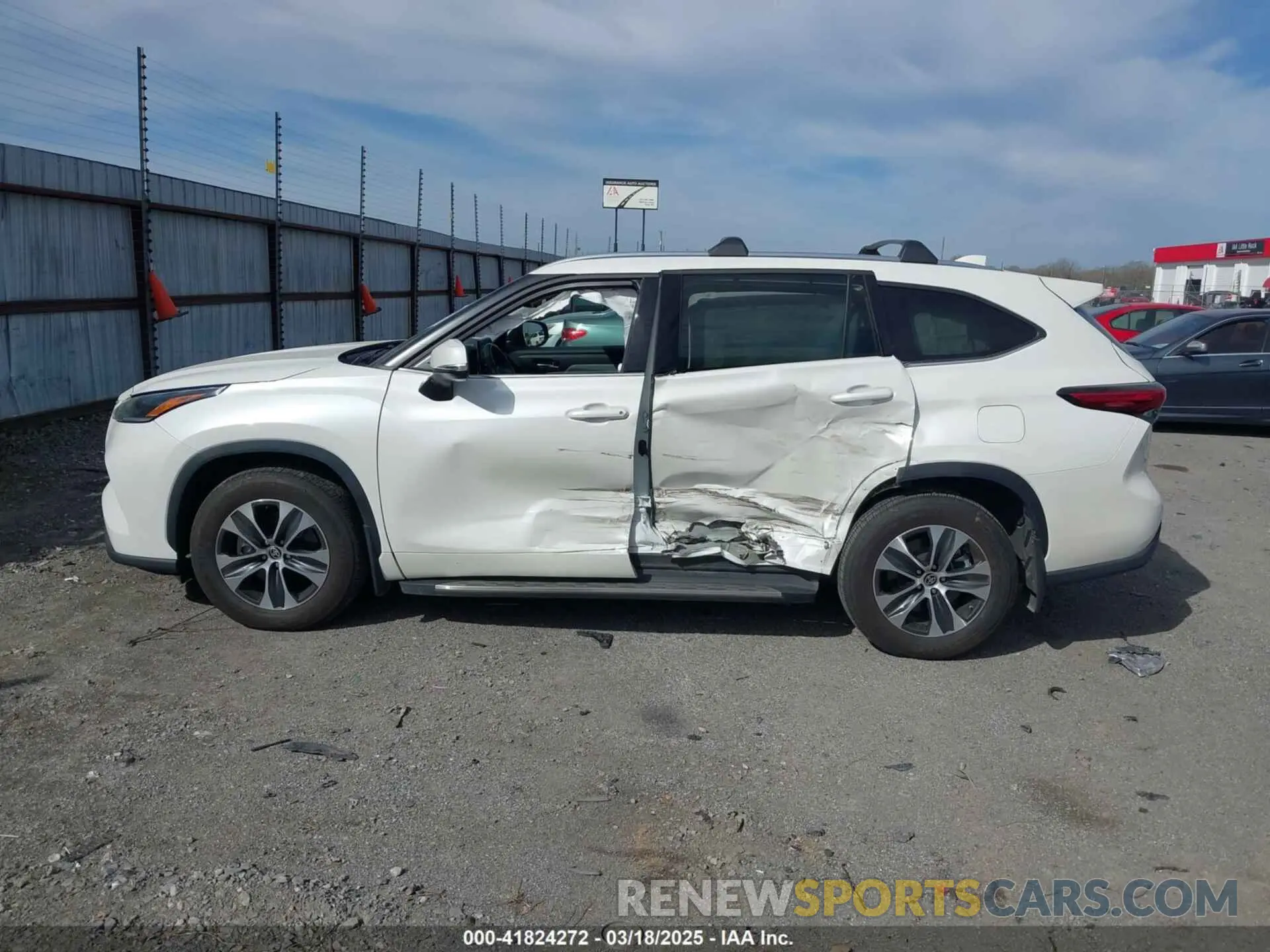 14 Photograph of a damaged car 5TDGZRBH8MS140196 TOYOTA HIGHLANDER 2021