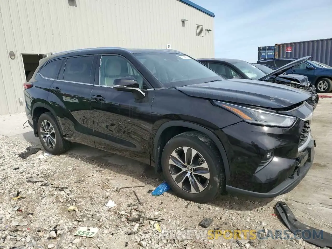 4 Photograph of a damaged car 5TDGZRBHXMS074492 TOYOTA HIGHLANDER 2021