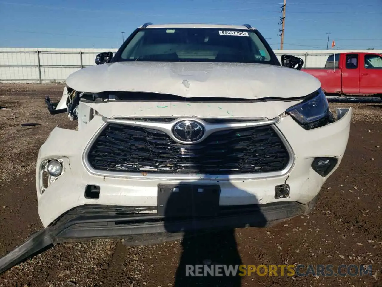 5 Photograph of a damaged car 5TDGZRBHXMS095391 TOYOTA HIGHLANDER 2021