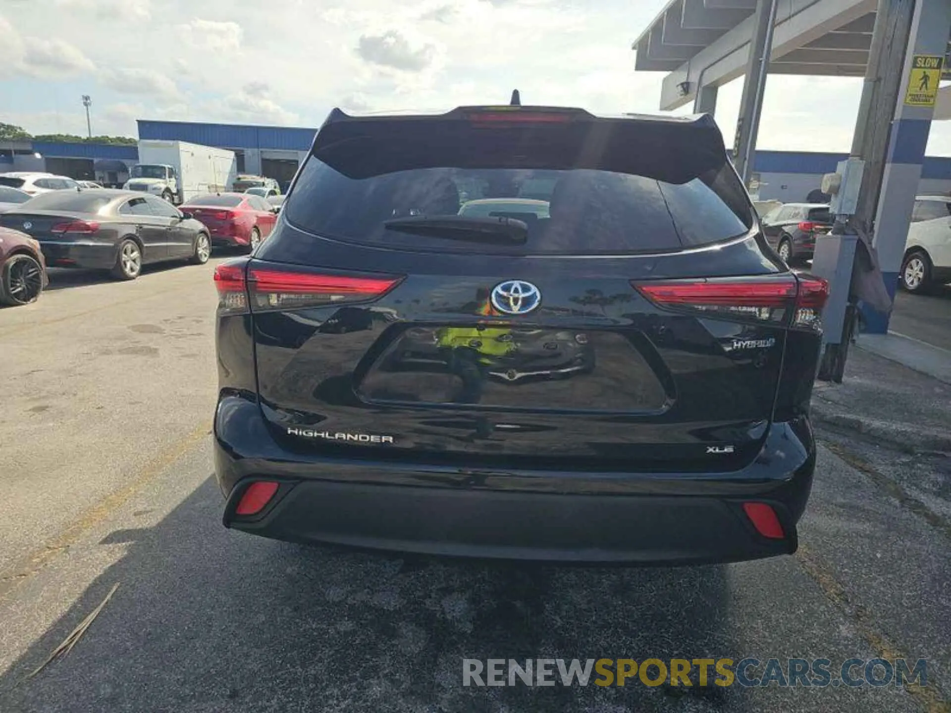 17 Photograph of a damaged car 5TDHARAH6MS012049 TOYOTA HIGHLANDER 2021