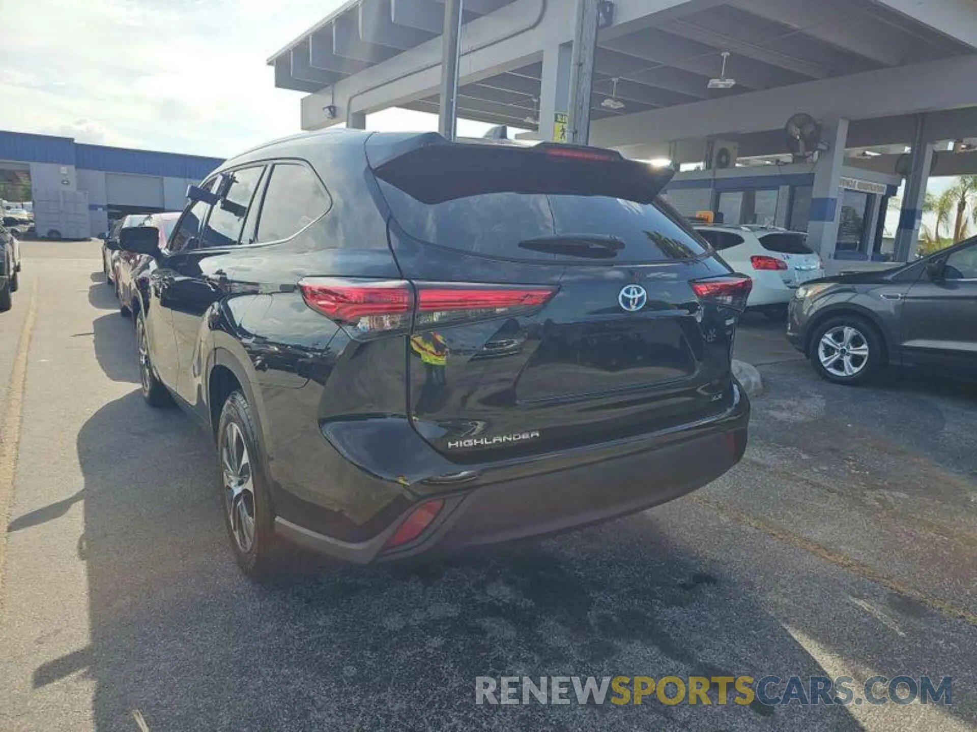 4 Photograph of a damaged car 5TDHARAH6MS012049 TOYOTA HIGHLANDER 2021