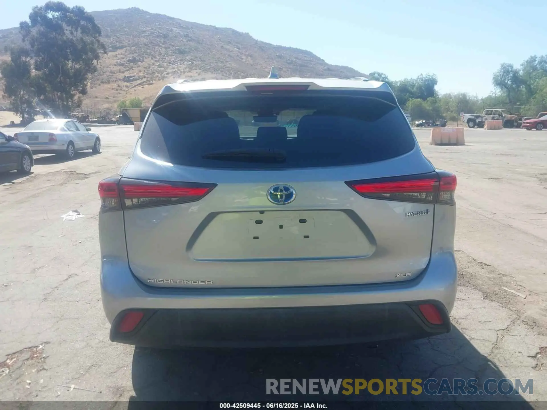 17 Photograph of a damaged car 5TDHARAH9MS506261 TOYOTA HIGHLANDER 2021