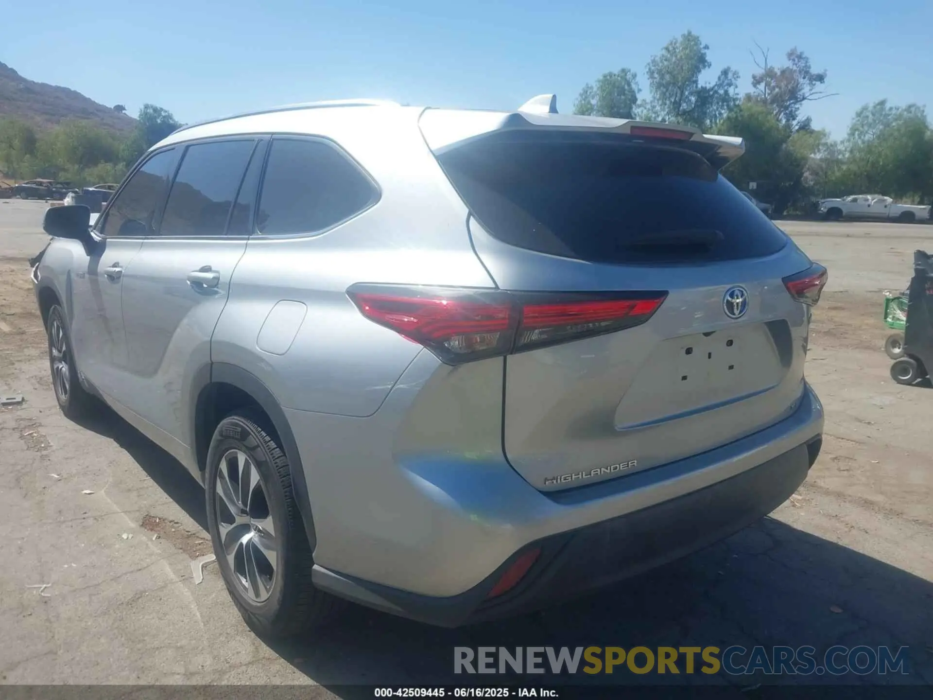 3 Photograph of a damaged car 5TDHARAH9MS506261 TOYOTA HIGHLANDER 2021