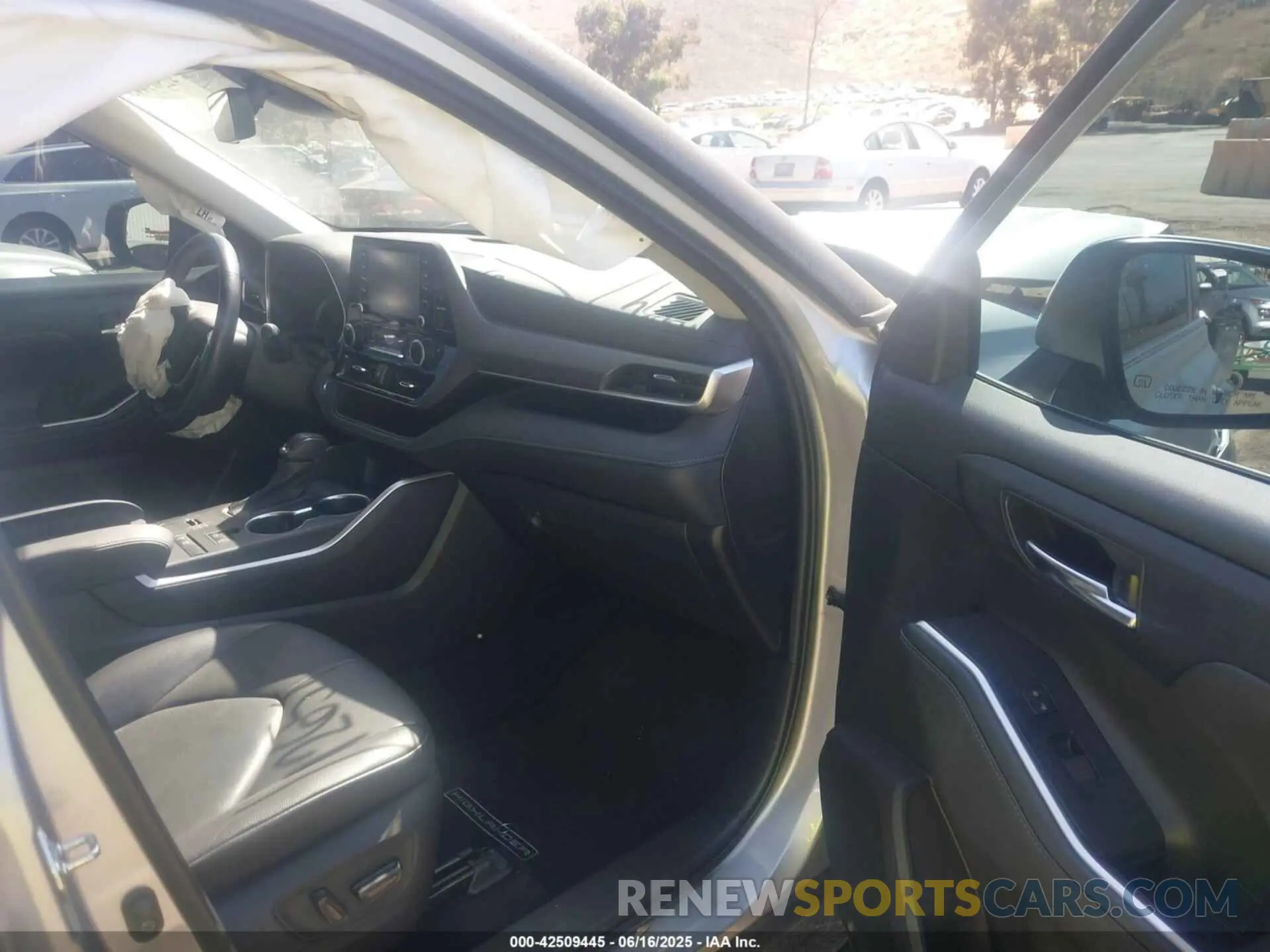 5 Photograph of a damaged car 5TDHARAH9MS506261 TOYOTA HIGHLANDER 2021