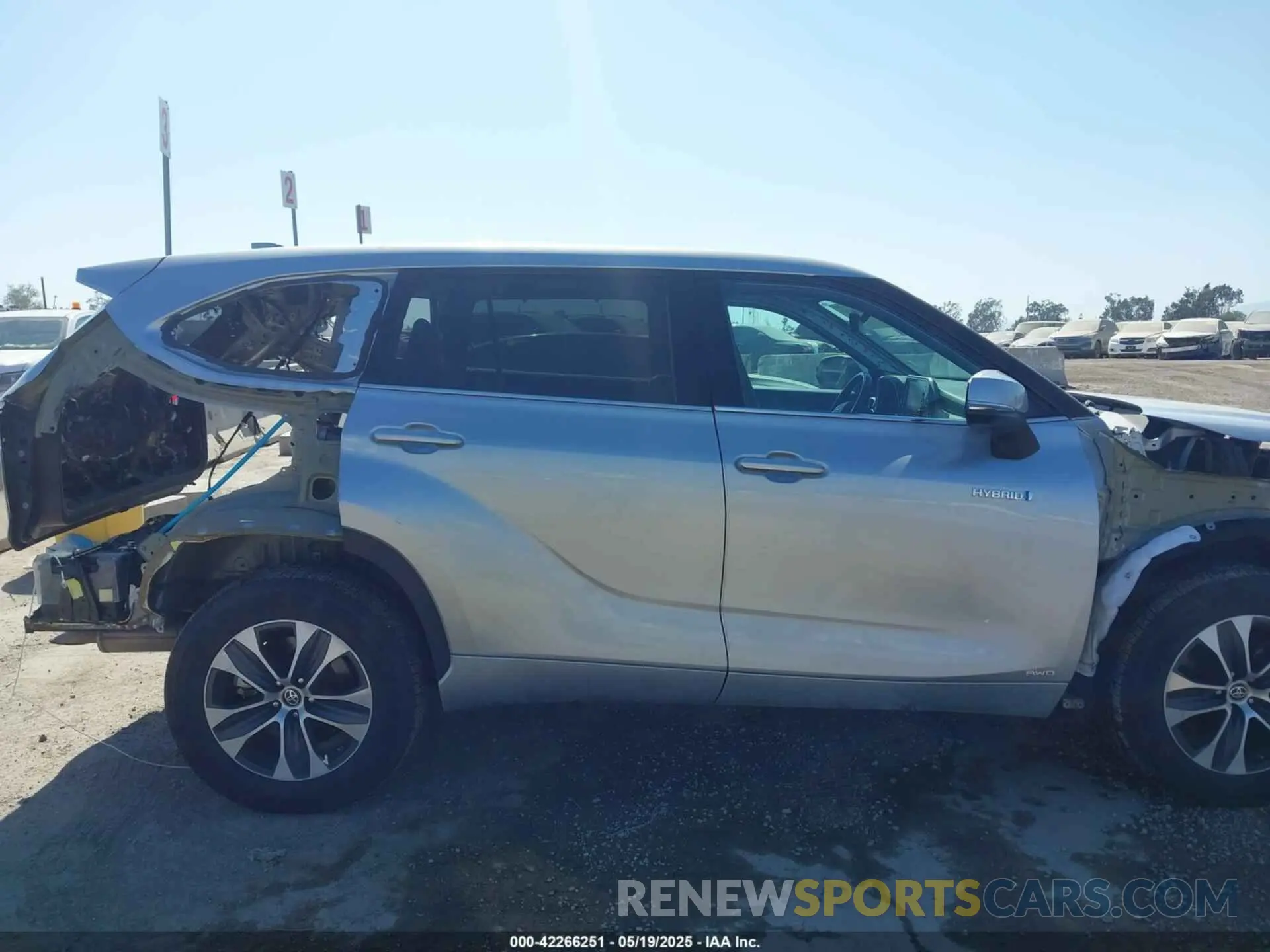 13 Photograph of a damaged car 5TDHBRCH0MS517918 TOYOTA HIGHLANDER 2021