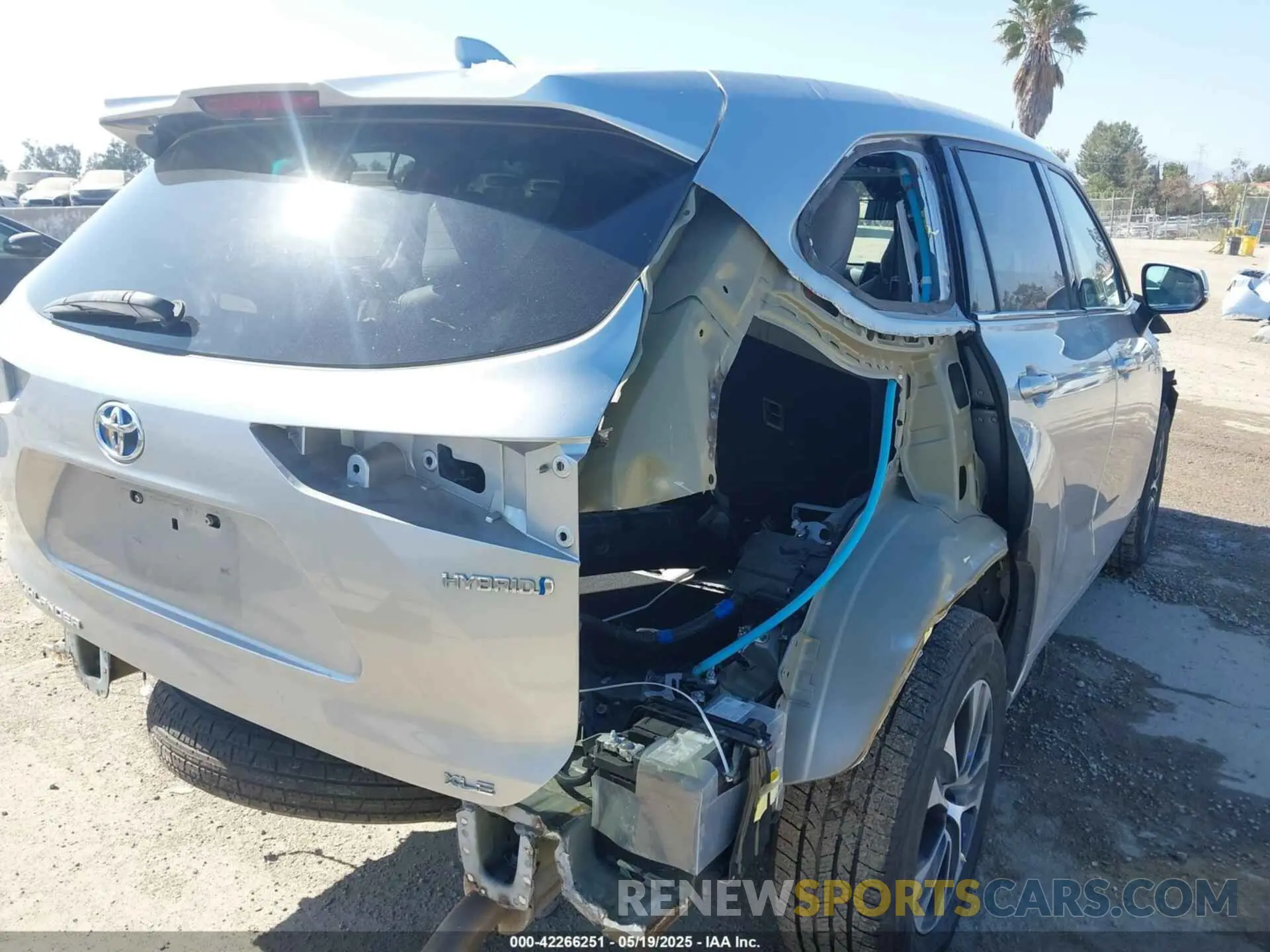 18 Photograph of a damaged car 5TDHBRCH0MS517918 TOYOTA HIGHLANDER 2021