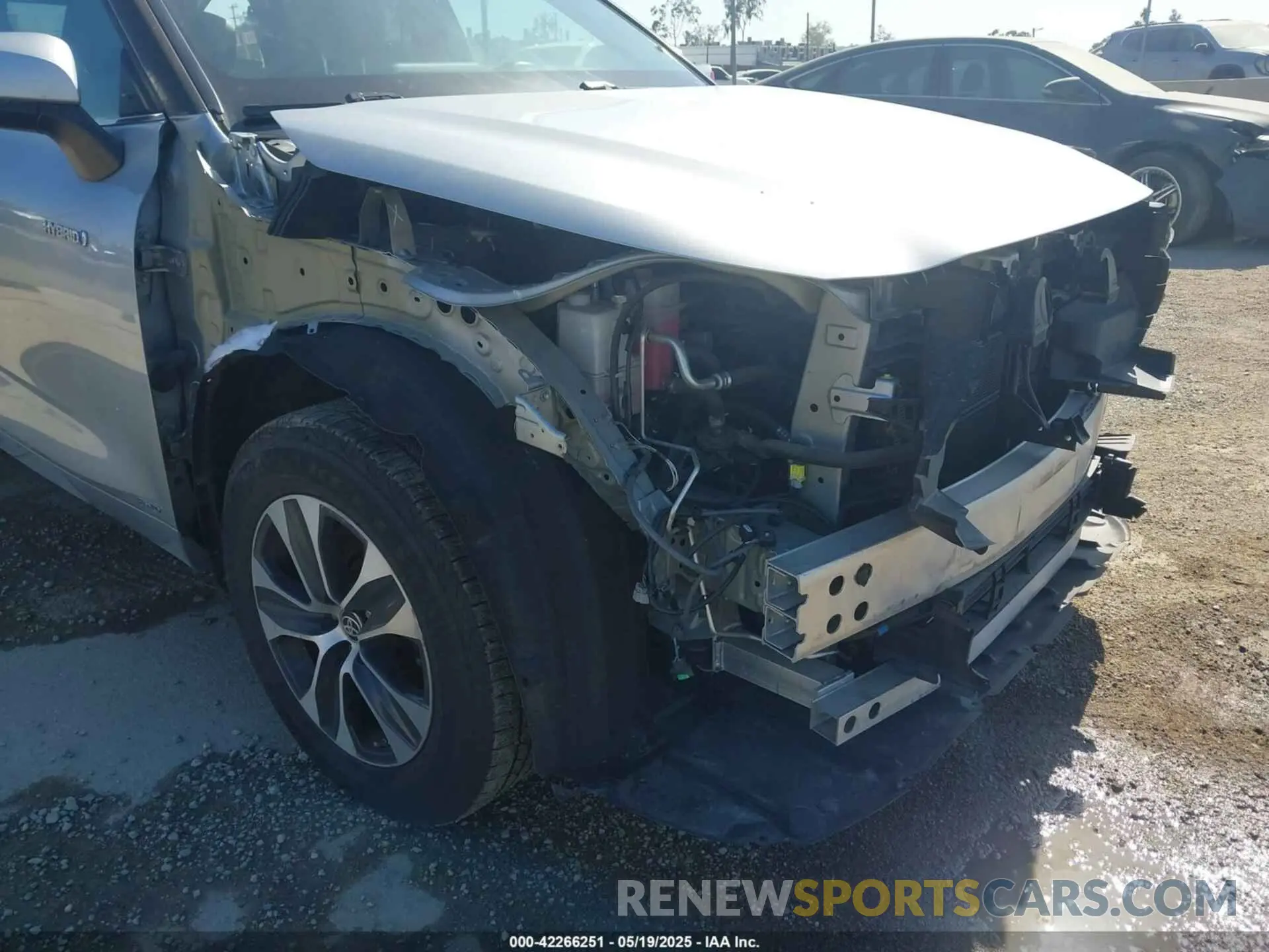 19 Photograph of a damaged car 5TDHBRCH0MS517918 TOYOTA HIGHLANDER 2021