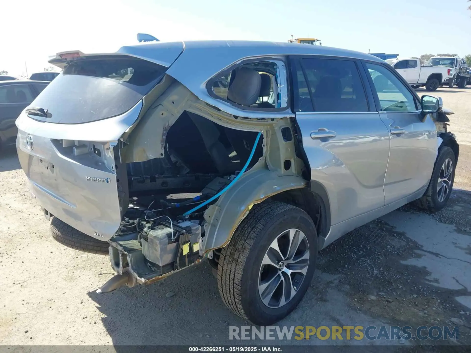 4 Photograph of a damaged car 5TDHBRCH0MS517918 TOYOTA HIGHLANDER 2021
