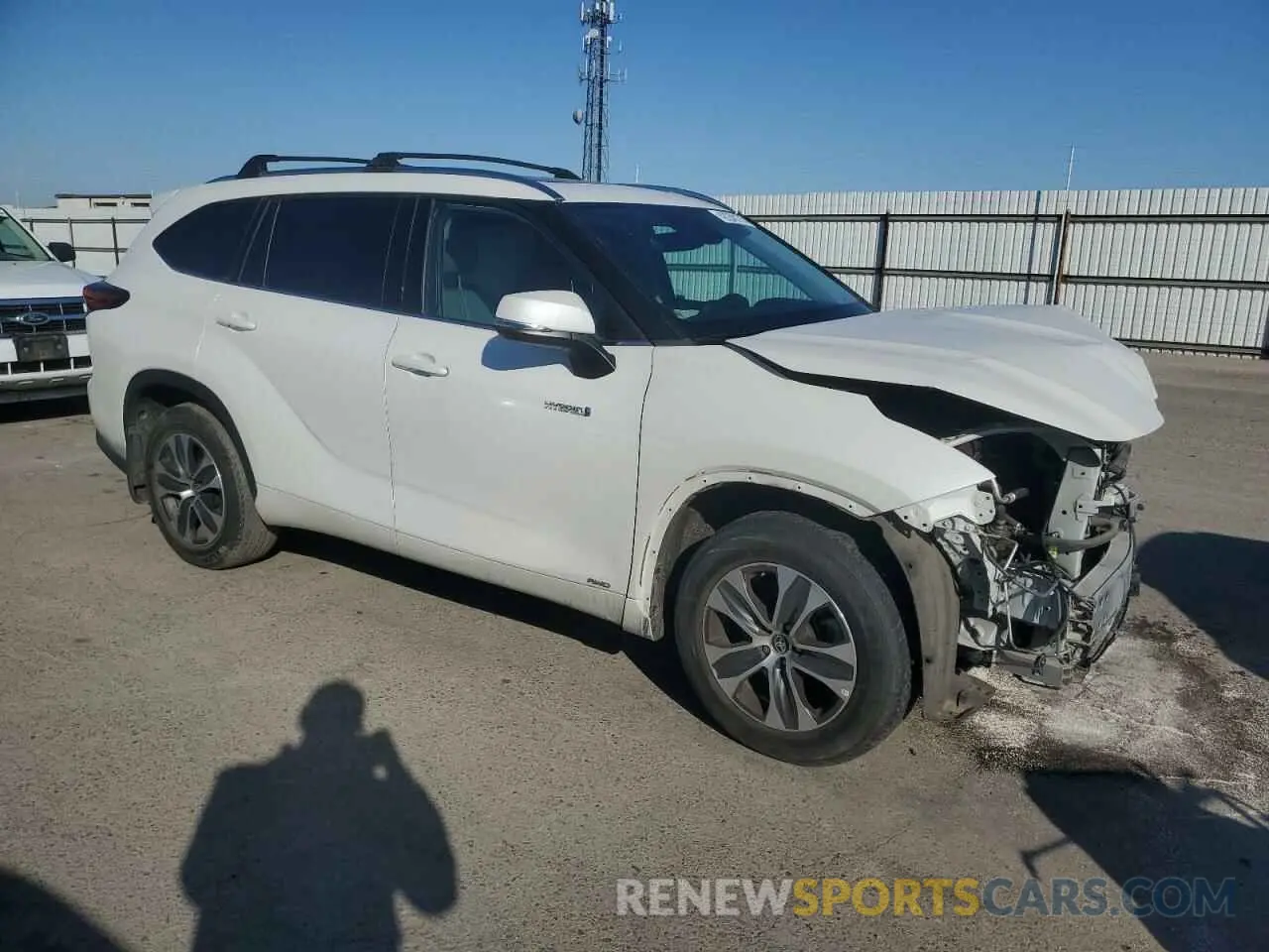 4 Photograph of a damaged car 5TDHBRCH3MS532560 TOYOTA HIGHLANDER 2021