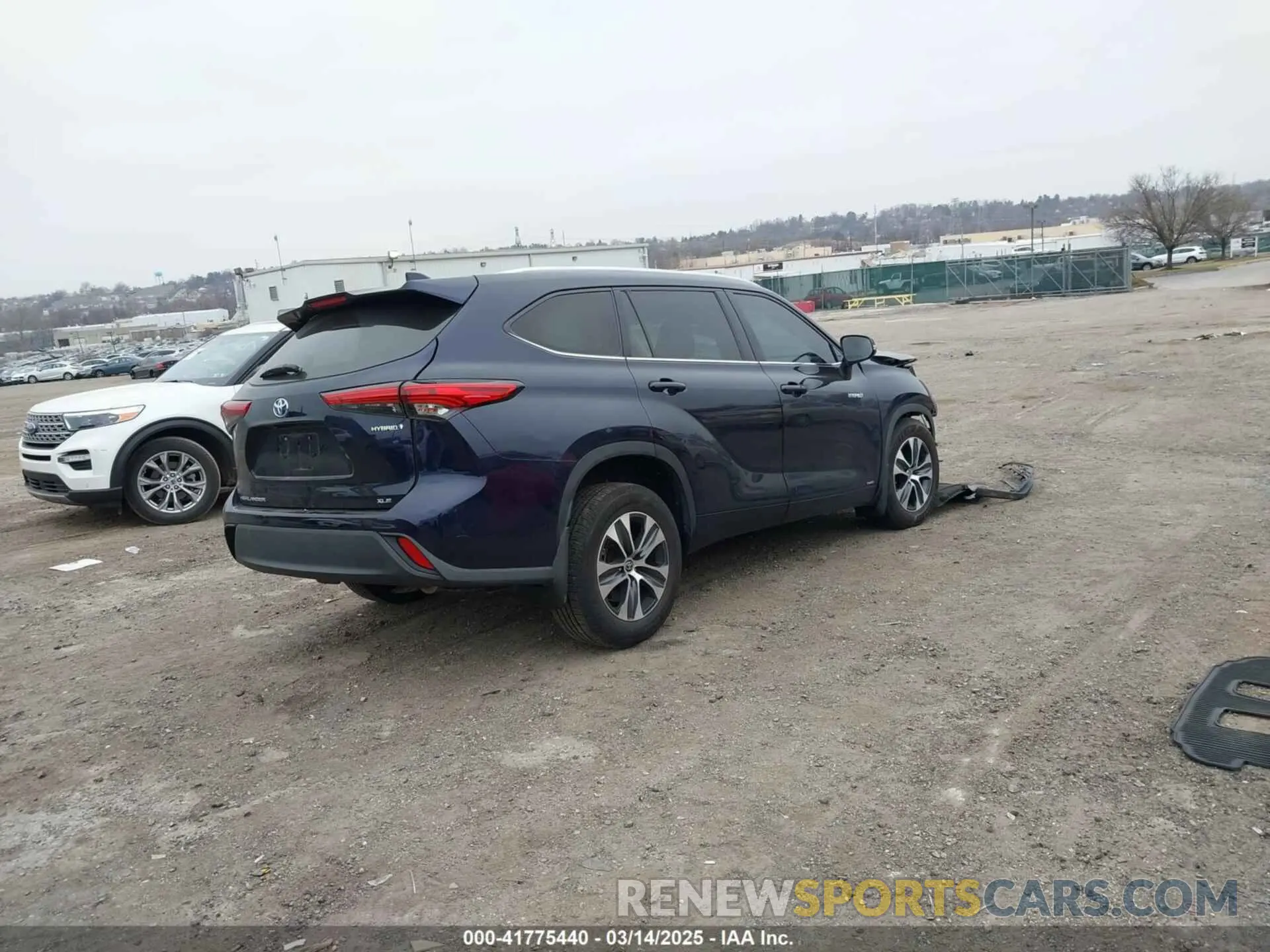 4 Photograph of a damaged car 5TDHBRCH5MS022744 TOYOTA HIGHLANDER 2021