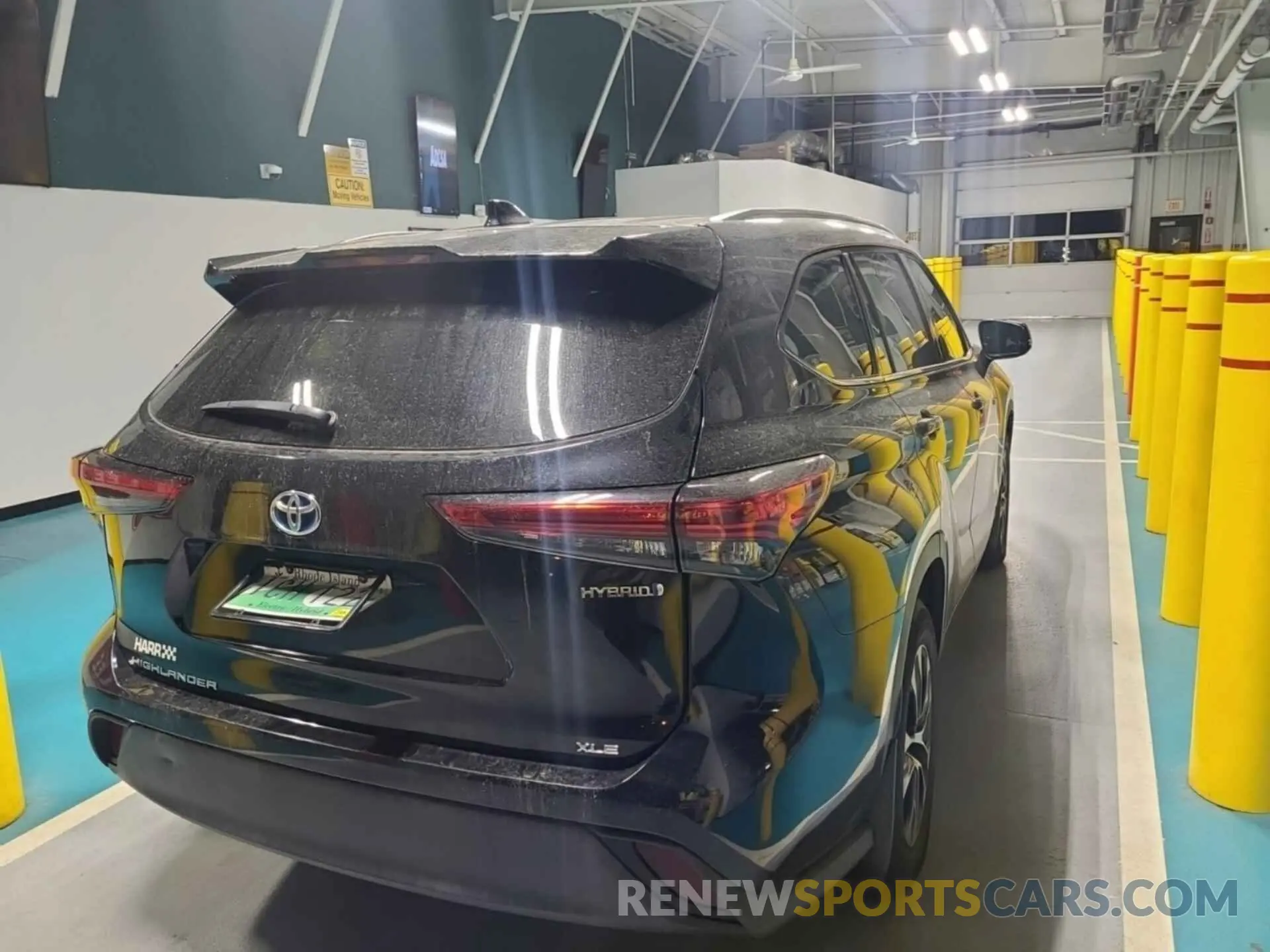 16 Photograph of a damaged car 5TDHBRCH5MS535413 TOYOTA HIGHLANDER 2021
