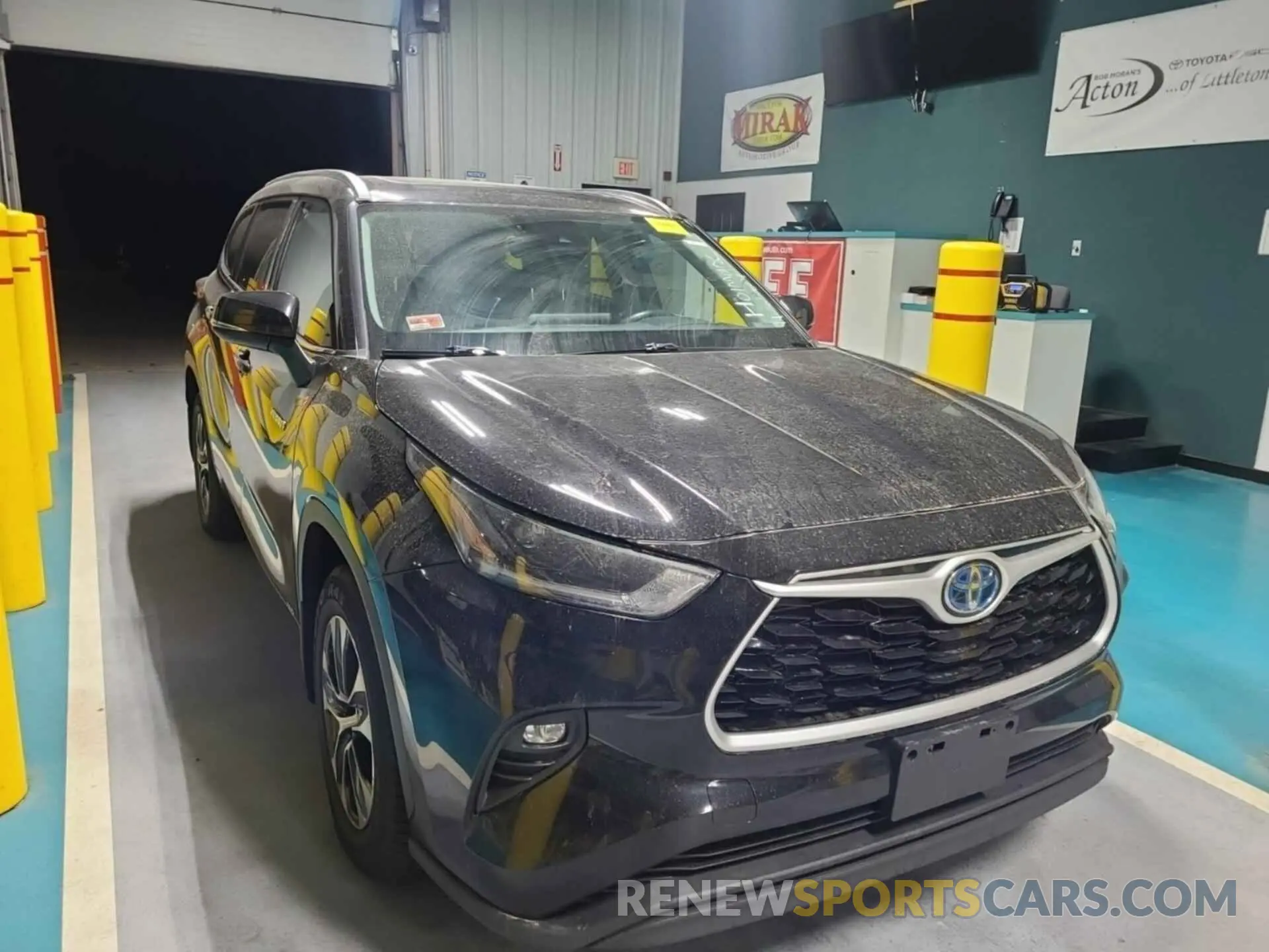 19 Photograph of a damaged car 5TDHBRCH5MS535413 TOYOTA HIGHLANDER 2021
