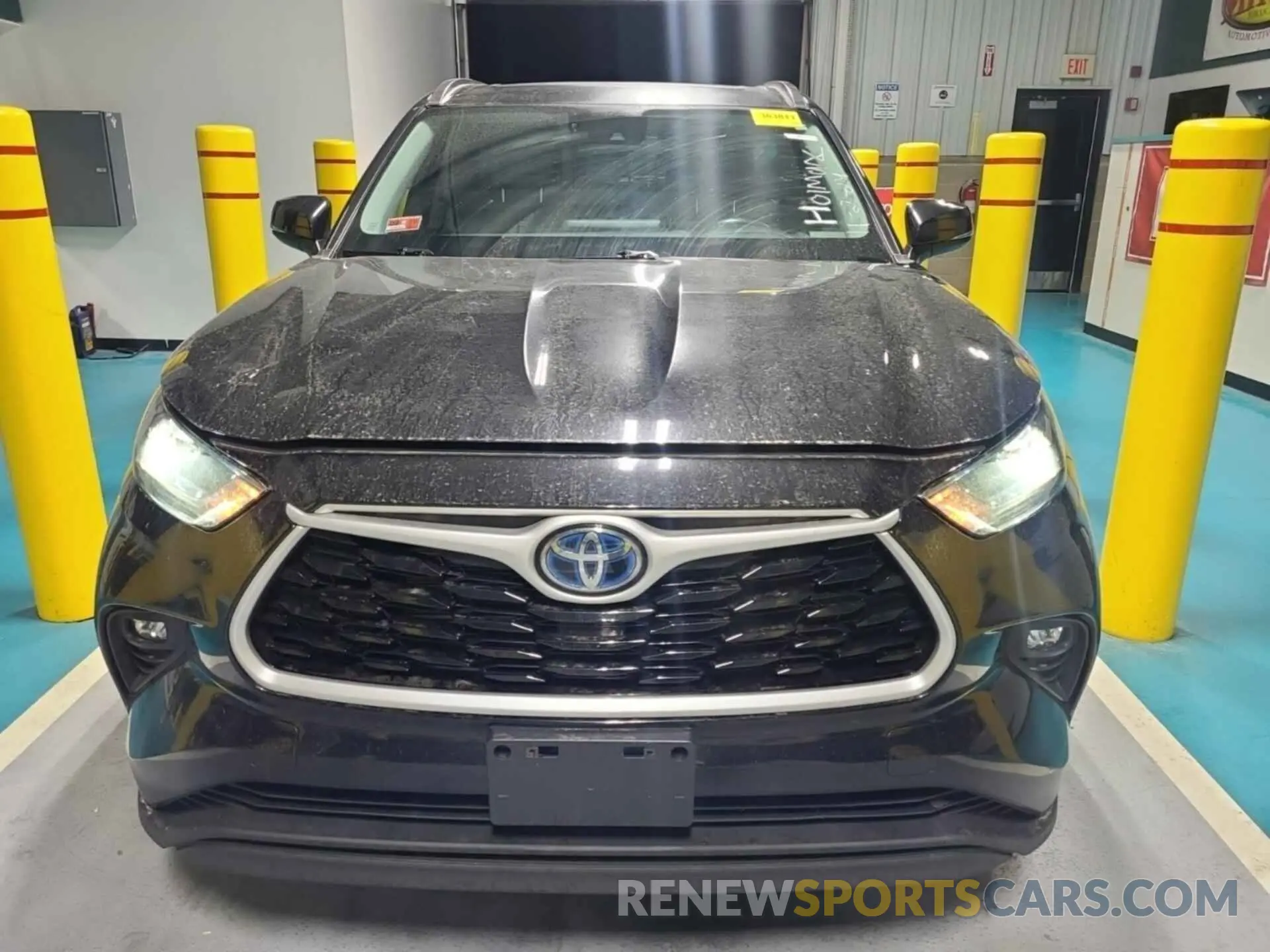 27 Photograph of a damaged car 5TDHBRCH5MS535413 TOYOTA HIGHLANDER 2021