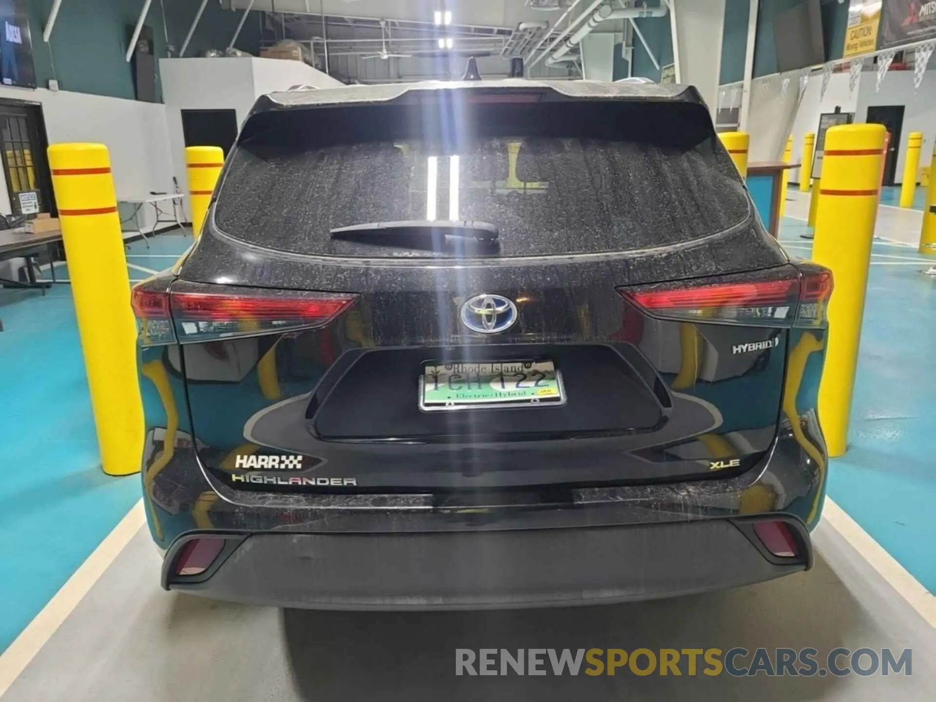 8 Photograph of a damaged car 5TDHBRCH5MS535413 TOYOTA HIGHLANDER 2021