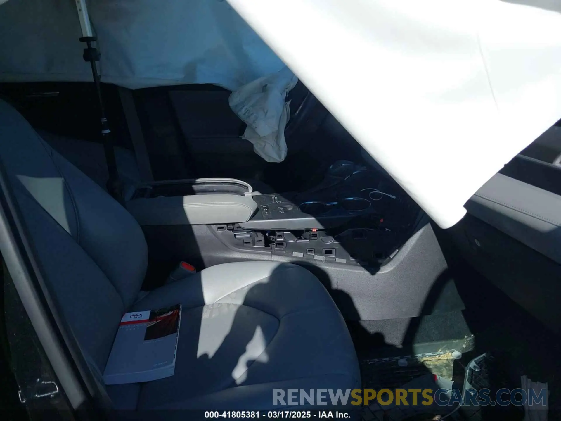 5 Photograph of a damaged car 5TDHBRCH6MS522413 TOYOTA HIGHLANDER 2021
