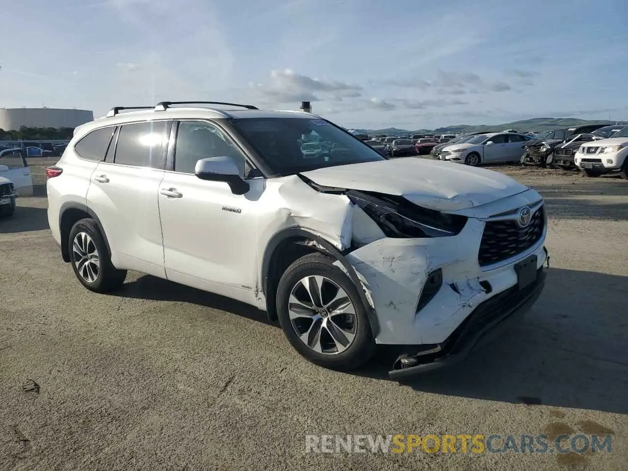 4 Photograph of a damaged car 5TDHBRCH7MS516443 TOYOTA HIGHLANDER 2021