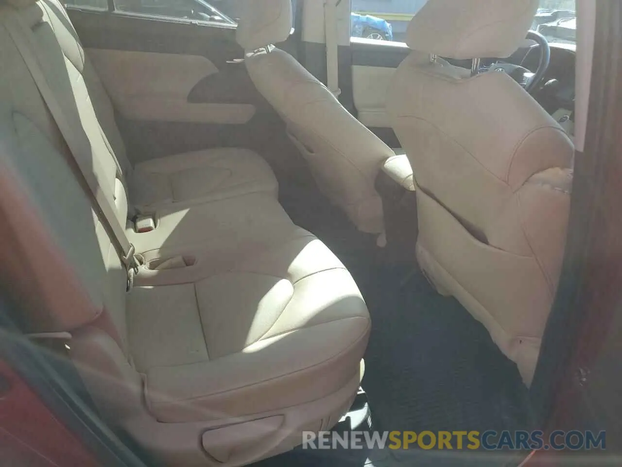 11 Photograph of a damaged car 5TDHBRCH9MS535348 TOYOTA HIGHLANDER 2021