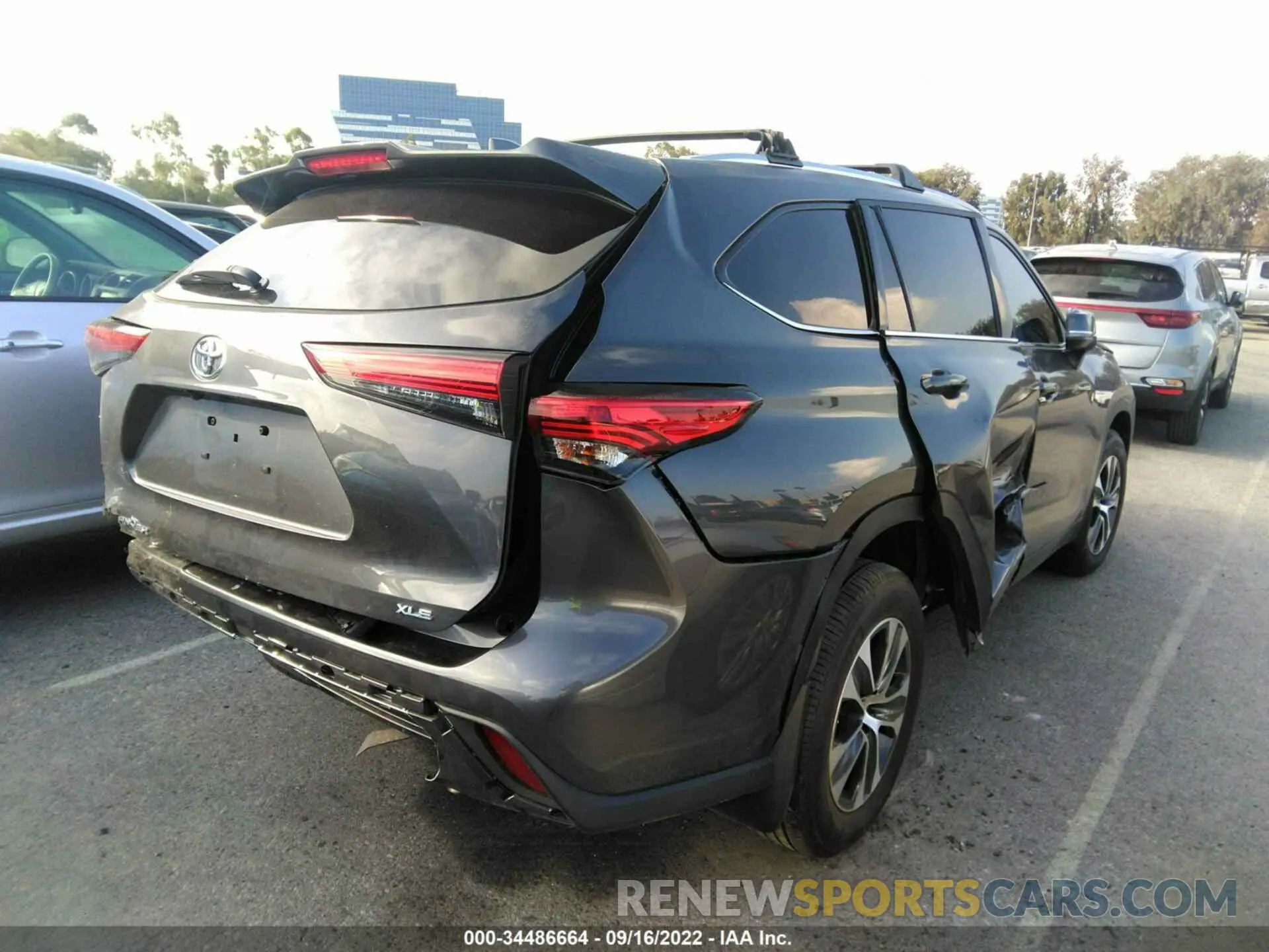 4 Photograph of a damaged car 5TDHZRAH0MS520431 TOYOTA HIGHLANDER 2021
