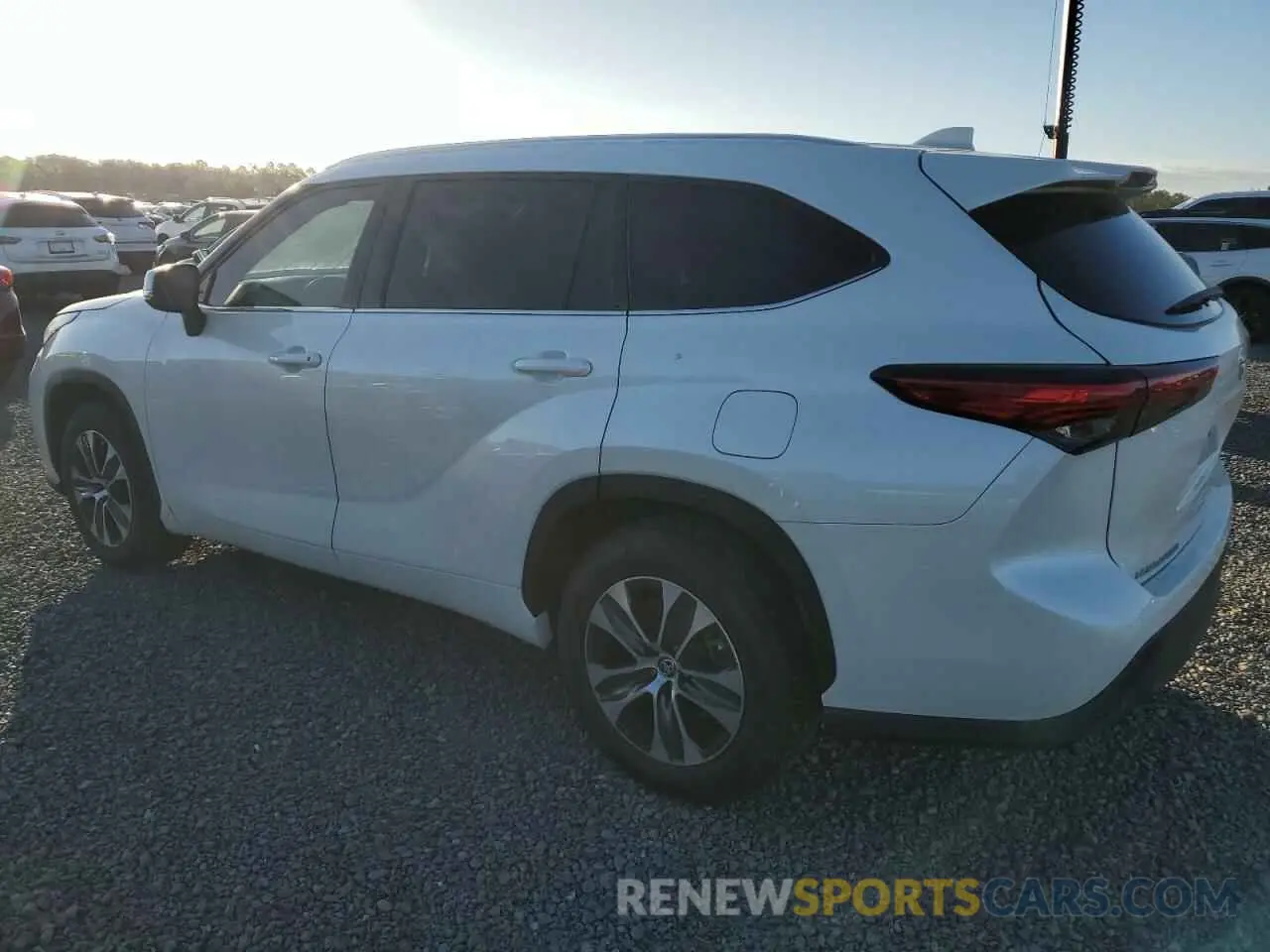 2 Photograph of a damaged car 5TDHZRAH1MS533057 TOYOTA HIGHLANDER 2021
