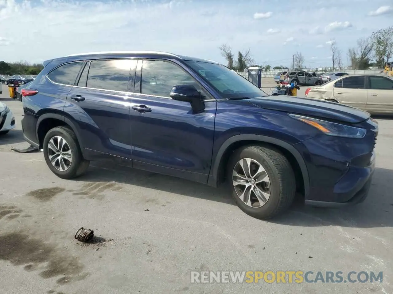 4 Photograph of a damaged car 5TDHZRAH5MS524409 TOYOTA HIGHLANDER 2021
