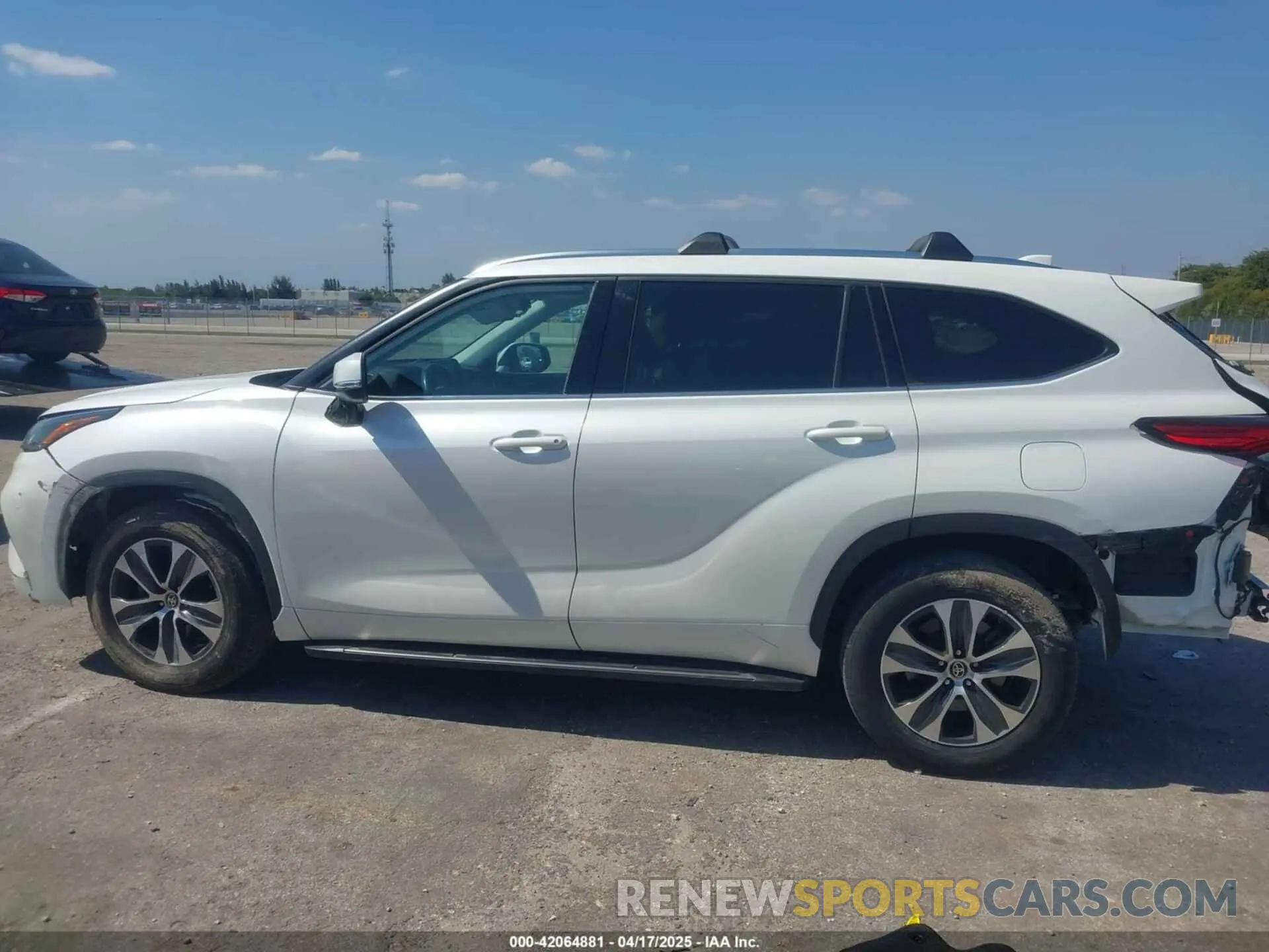 15 Photograph of a damaged car 5TDHZRAH7MS039396 TOYOTA HIGHLANDER 2021