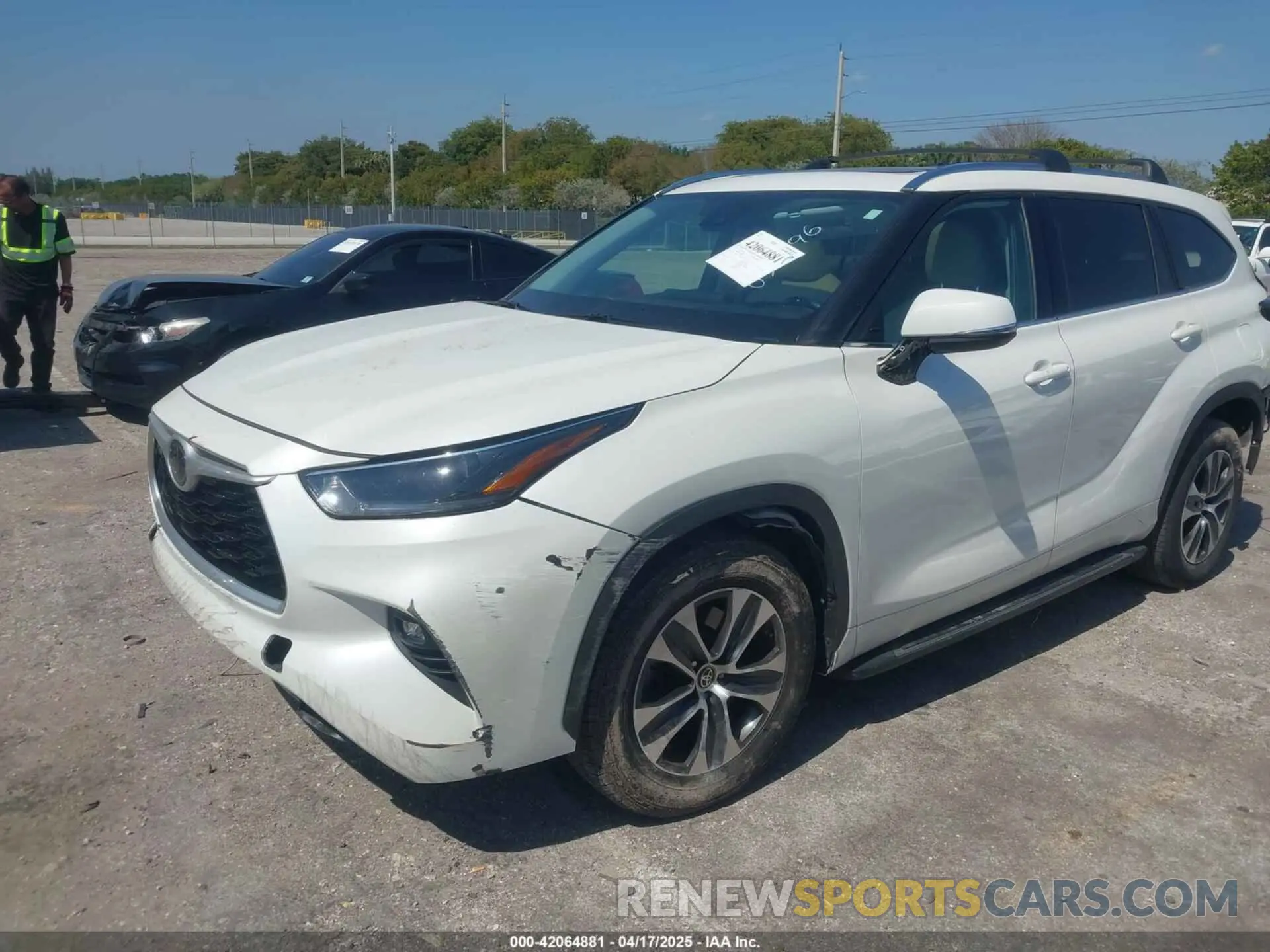 2 Photograph of a damaged car 5TDHZRAH7MS039396 TOYOTA HIGHLANDER 2021