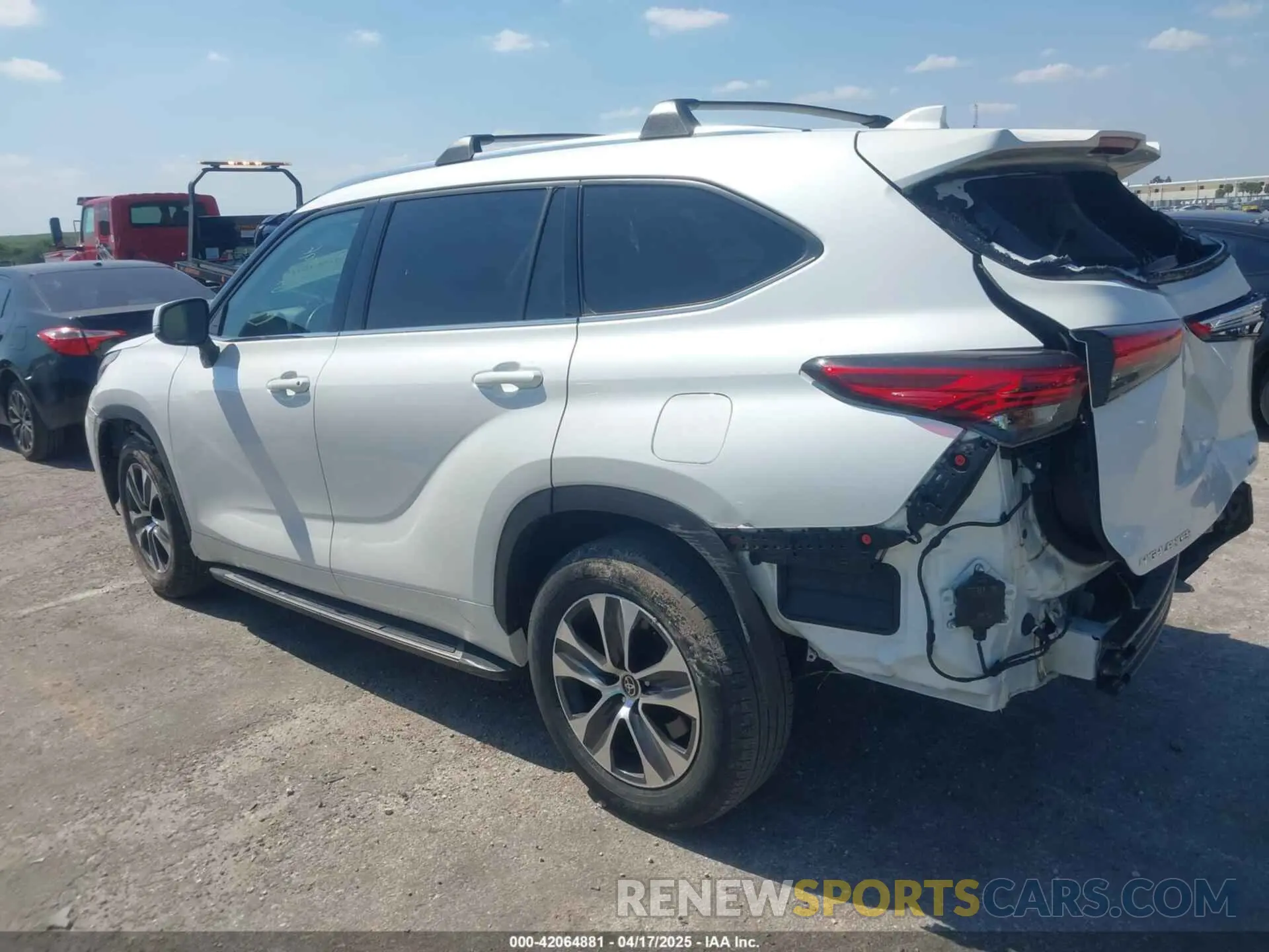 3 Photograph of a damaged car 5TDHZRAH7MS039396 TOYOTA HIGHLANDER 2021