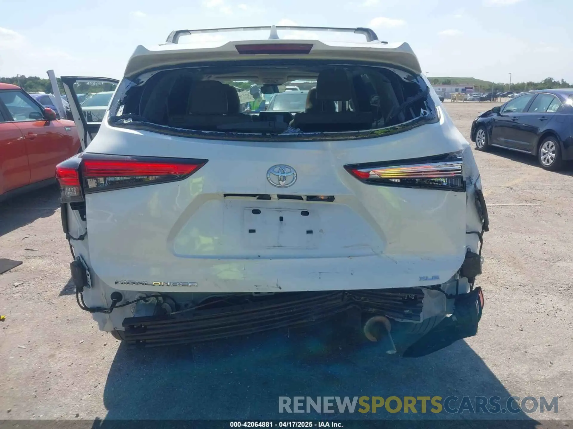 6 Photograph of a damaged car 5TDHZRAH7MS039396 TOYOTA HIGHLANDER 2021