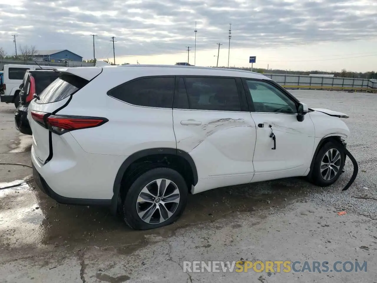 3 Photograph of a damaged car 5TDHZRBH2MS075088 TOYOTA HIGHLANDER 2021