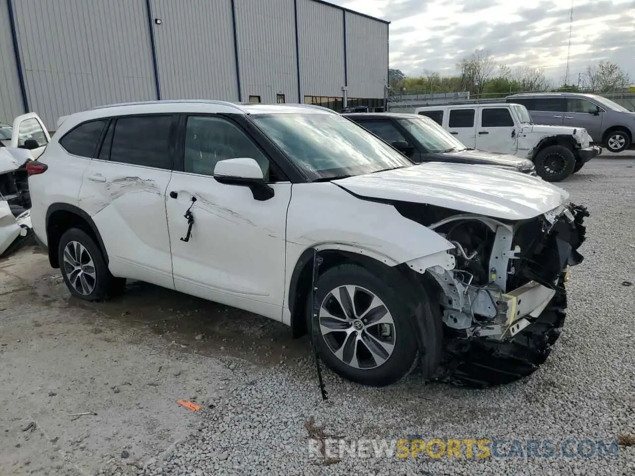 4 Photograph of a damaged car 5TDHZRBH2MS075088 TOYOTA HIGHLANDER 2021