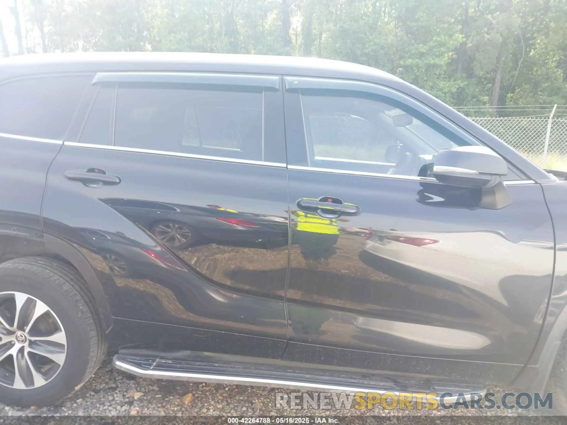 13 Photograph of a damaged car 5TDHZRBH3MS523919 TOYOTA HIGHLANDER 2021