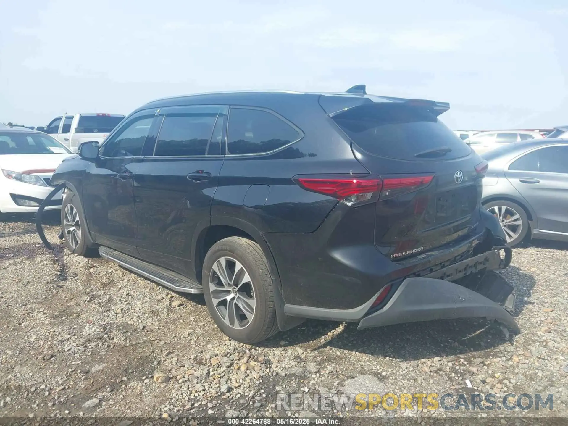 3 Photograph of a damaged car 5TDHZRBH3MS523919 TOYOTA HIGHLANDER 2021