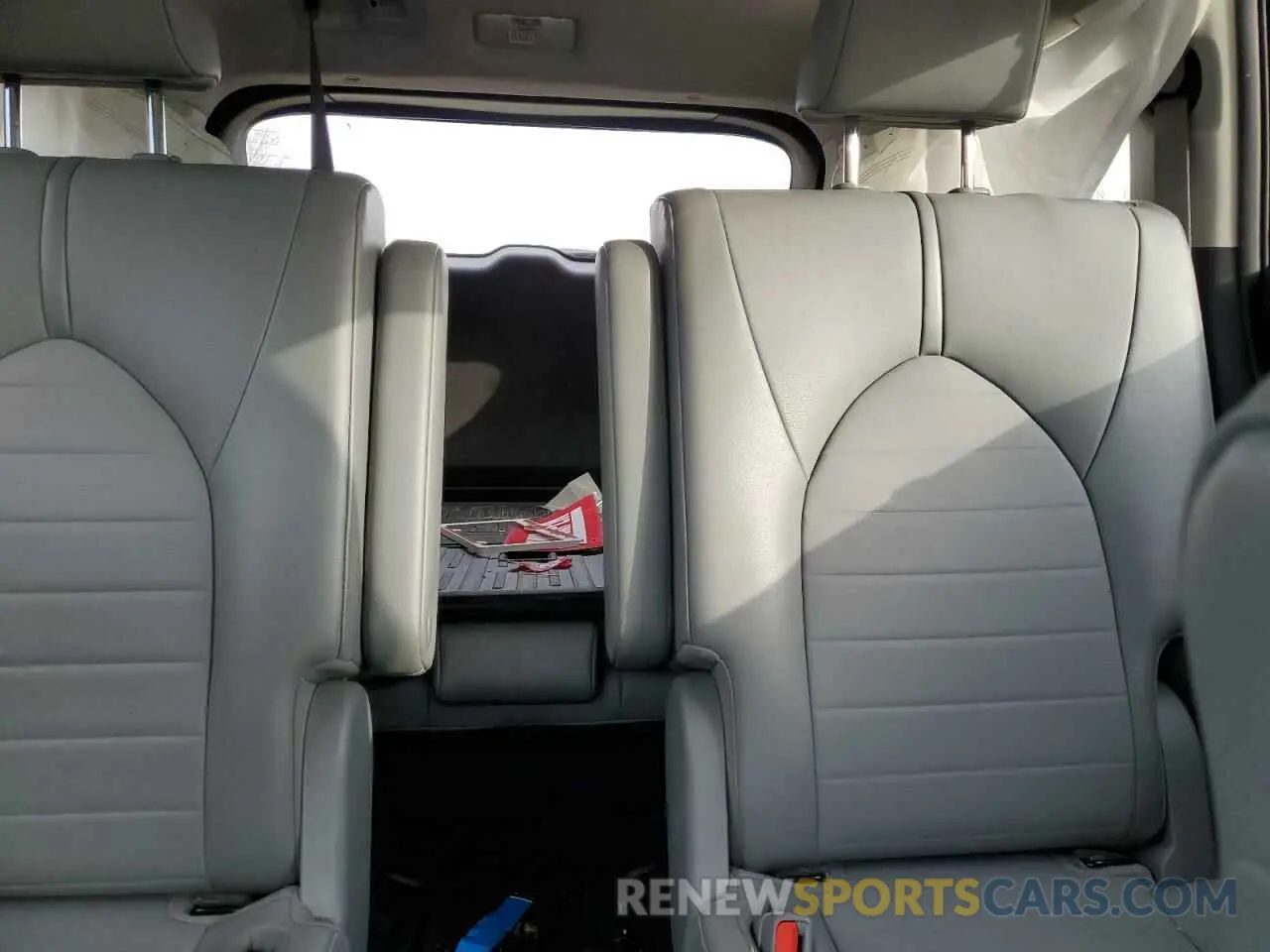 10 Photograph of a damaged car 5TDHZRBH4MS099134 TOYOTA HIGHLANDER 2021