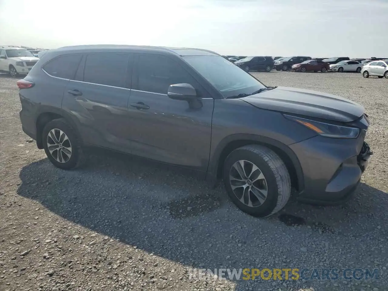 4 Photograph of a damaged car 5TDHZRBH4MS155735 TOYOTA HIGHLANDER 2021