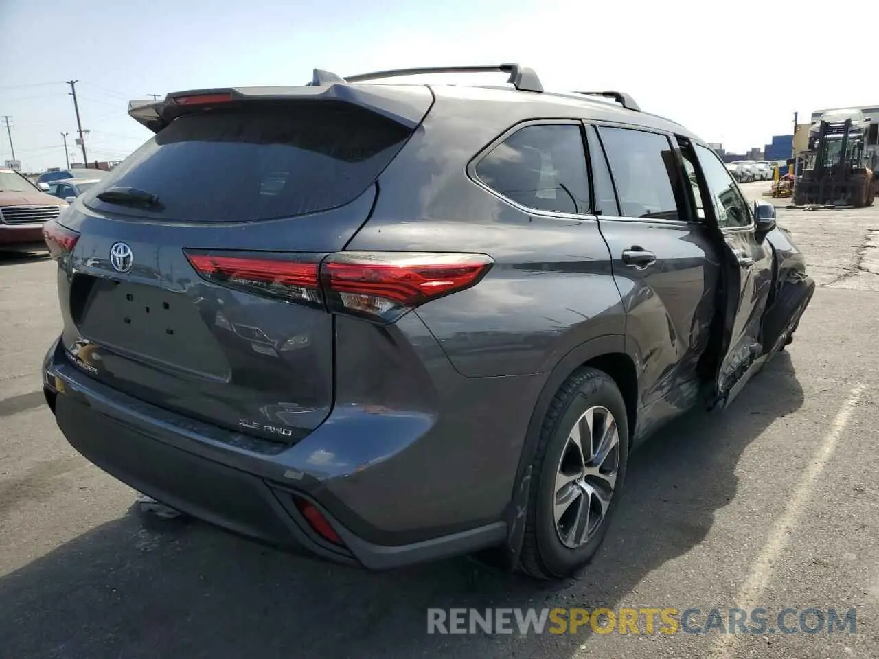 4 Photograph of a damaged car 5TDHZRBH4MS533701 TOYOTA HIGHLANDER 2021