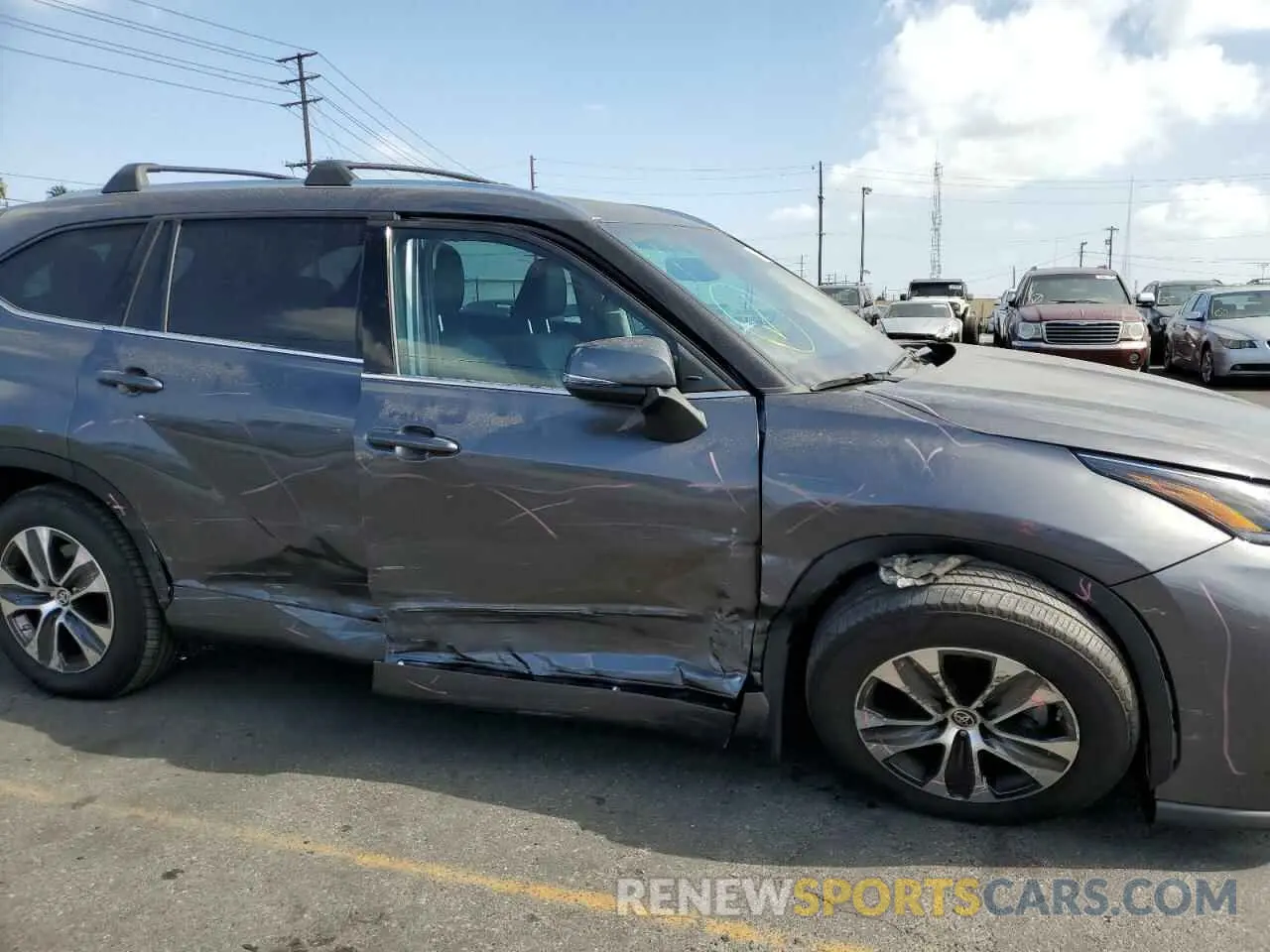 9 Photograph of a damaged car 5TDHZRBH4MS533701 TOYOTA HIGHLANDER 2021