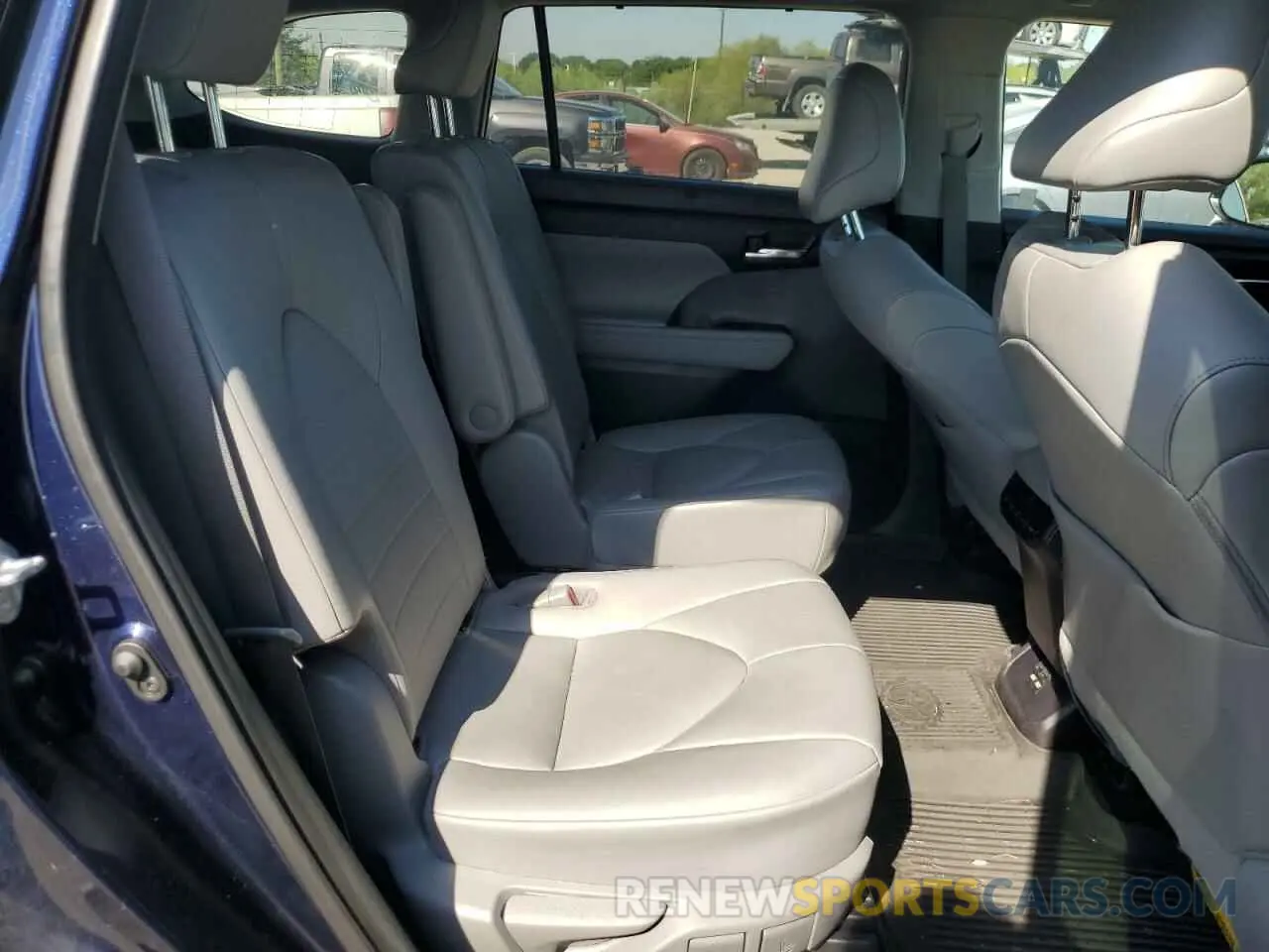 11 Photograph of a damaged car 5TDHZRBH5MS153606 TOYOTA HIGHLANDER 2021