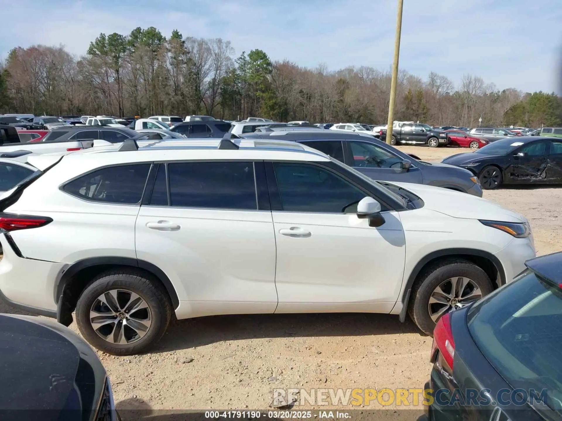 13 Photograph of a damaged car 5TDHZRBH6MS539502 TOYOTA HIGHLANDER 2021