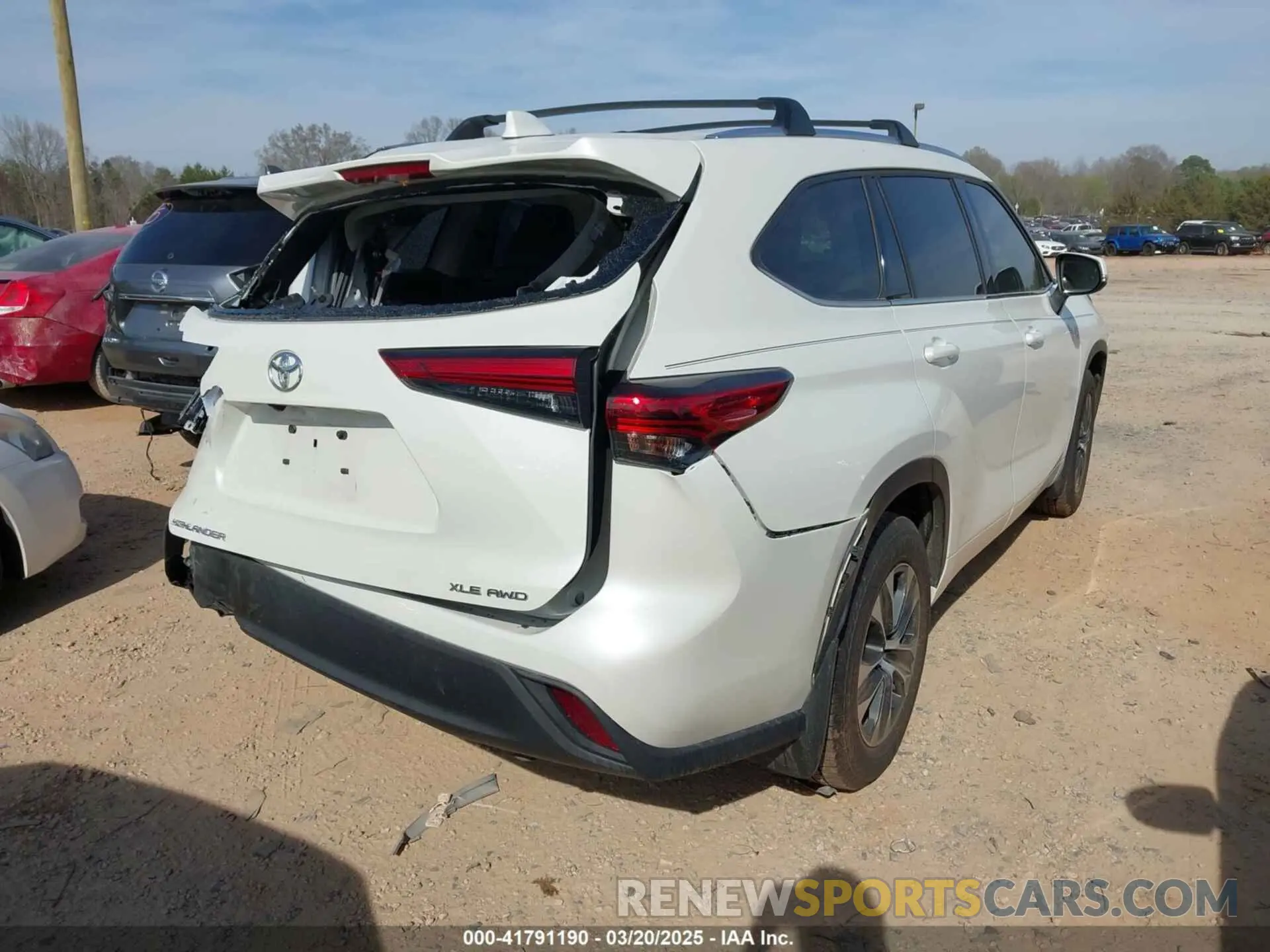 4 Photograph of a damaged car 5TDHZRBH6MS539502 TOYOTA HIGHLANDER 2021