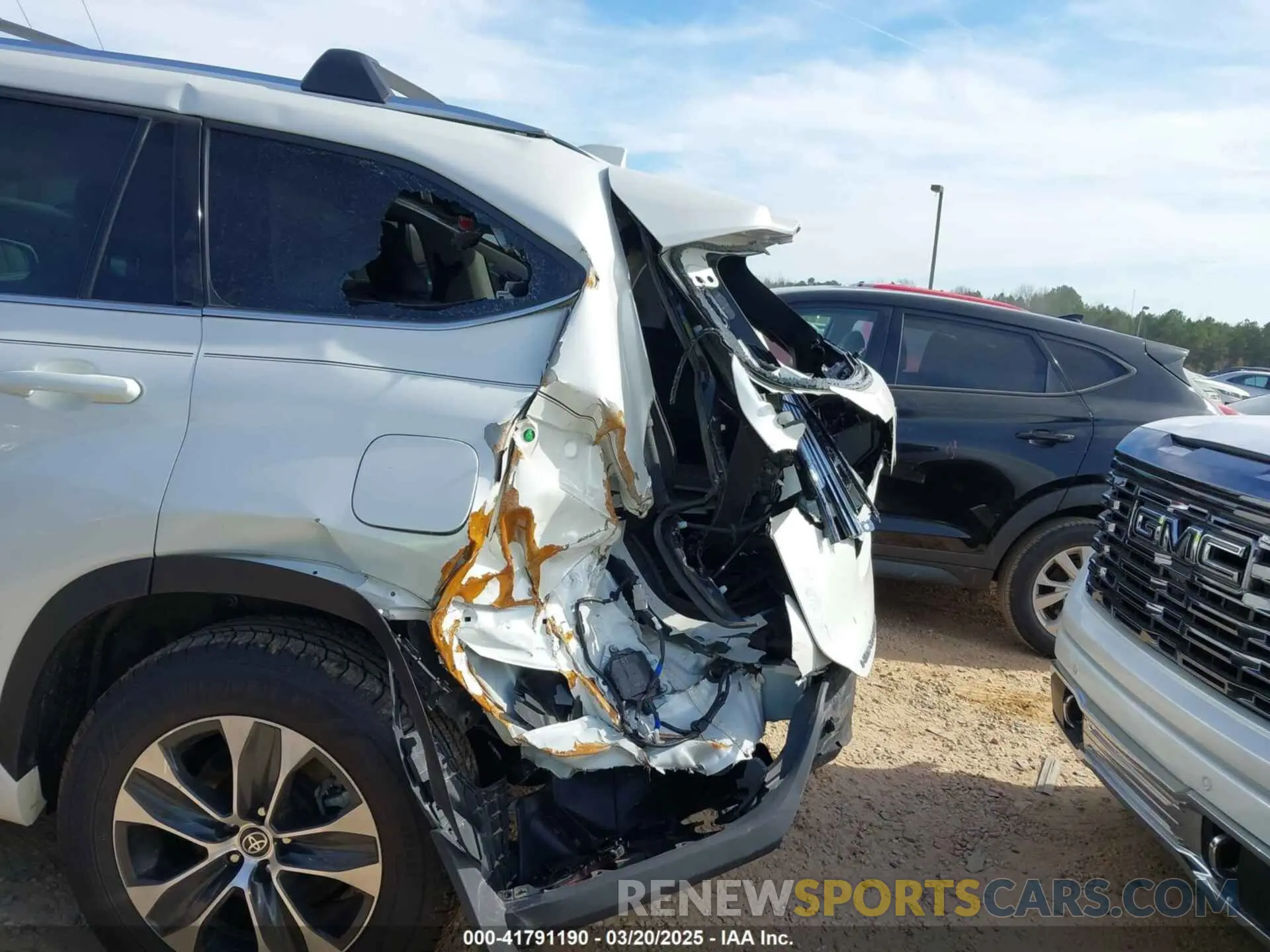 6 Photograph of a damaged car 5TDHZRBH6MS539502 TOYOTA HIGHLANDER 2021