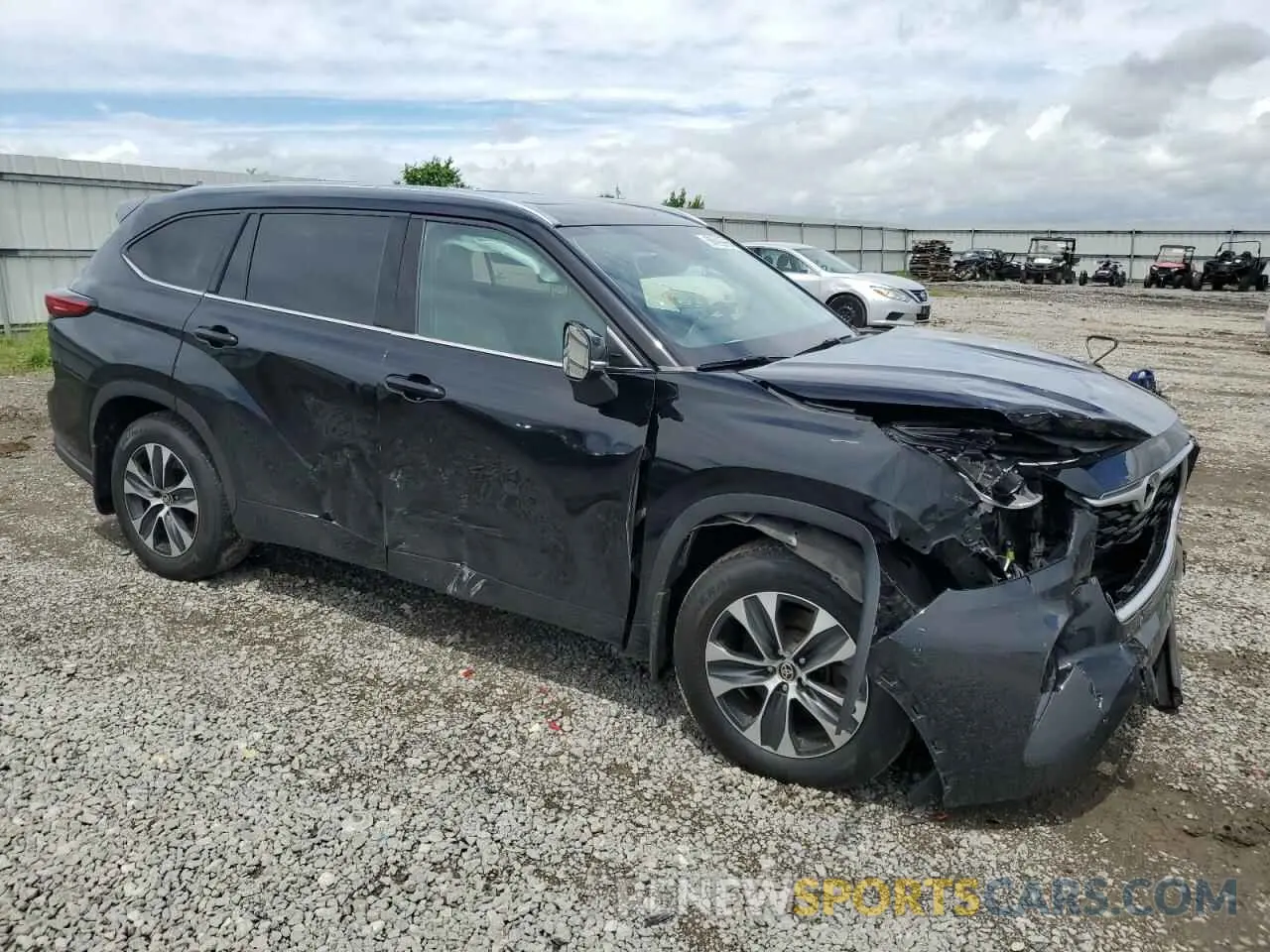 4 Photograph of a damaged car 5TDHZRBH6MS541086 TOYOTA HIGHLANDER 2021