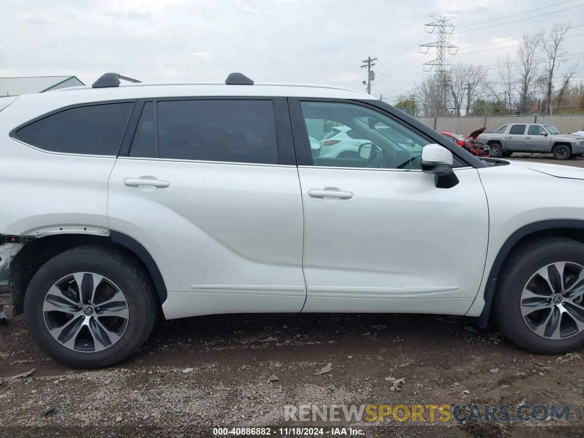 14 Photograph of a damaged car 5TDHZRBH8MS138517 TOYOTA HIGHLANDER 2021