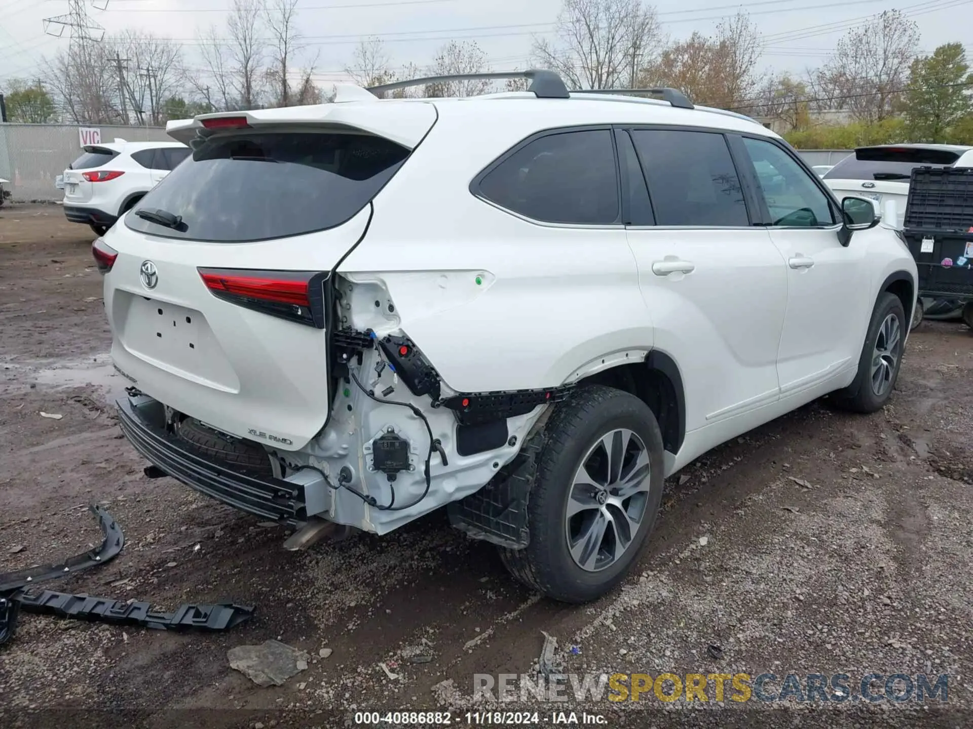 4 Photograph of a damaged car 5TDHZRBH8MS138517 TOYOTA HIGHLANDER 2021