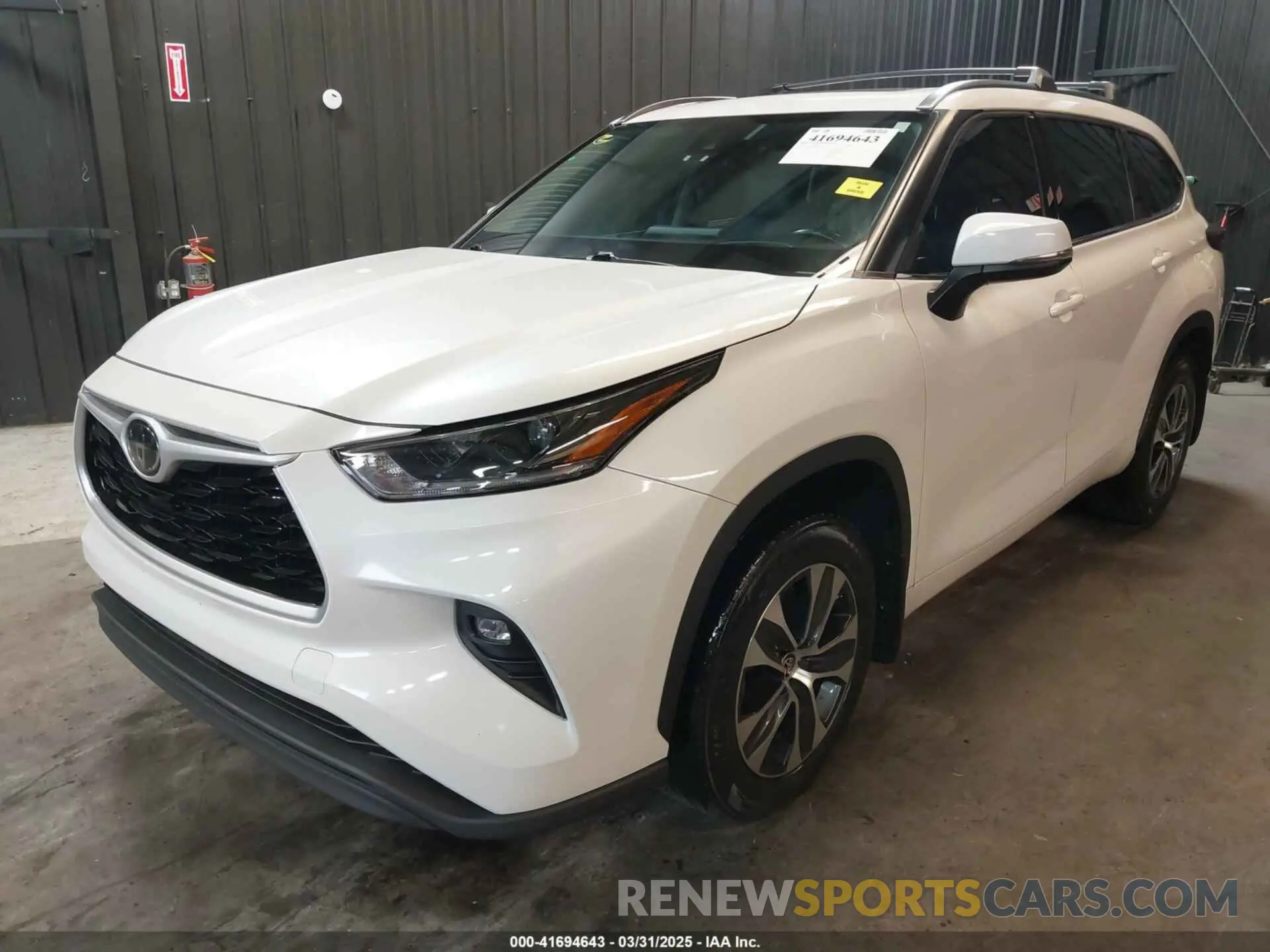 2 Photograph of a damaged car 5TDHZRBH9MS078313 TOYOTA HIGHLANDER 2021