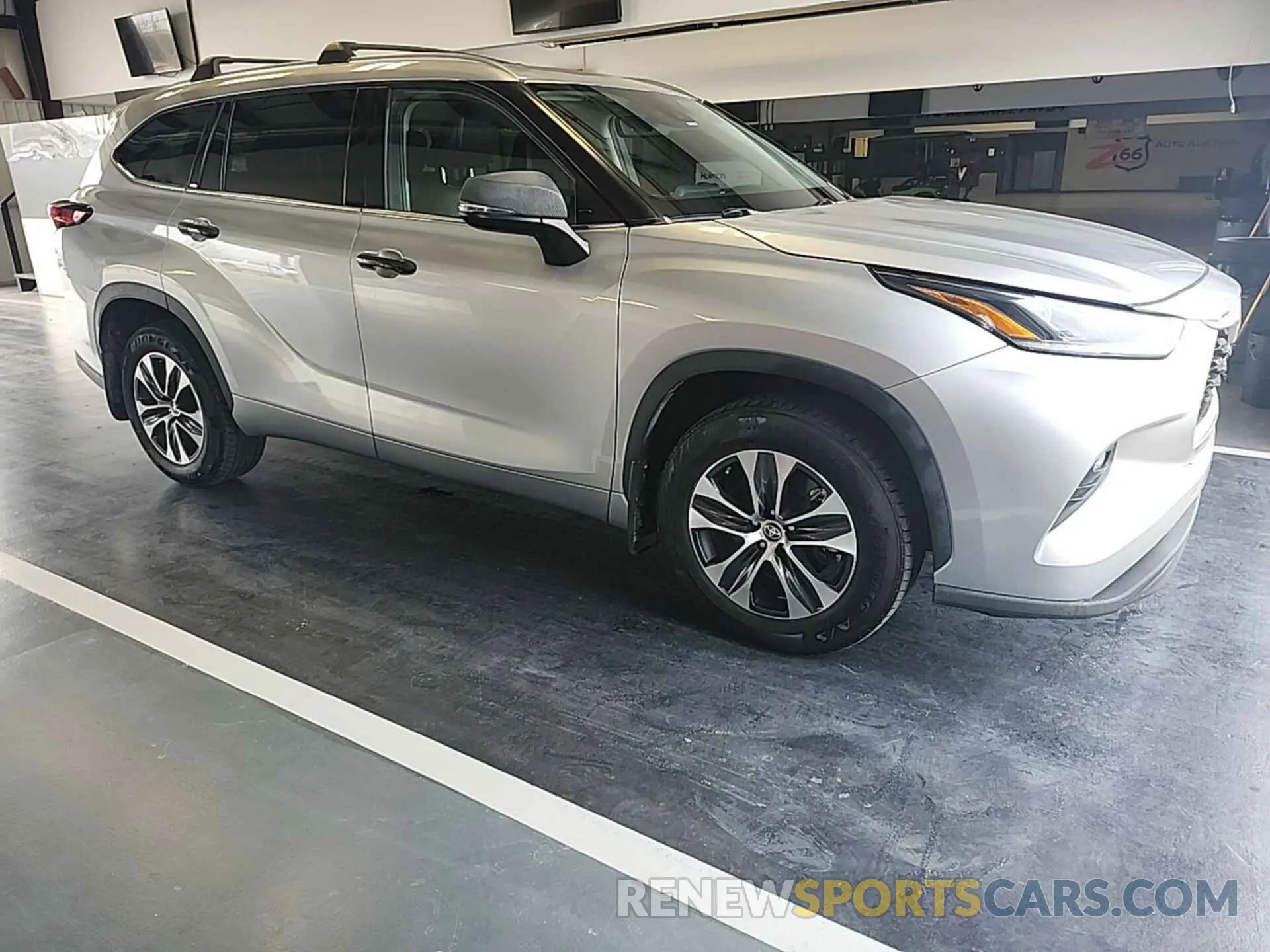 4 Photograph of a damaged car 5TDHZRBHXMS155464 TOYOTA HIGHLANDER 2021