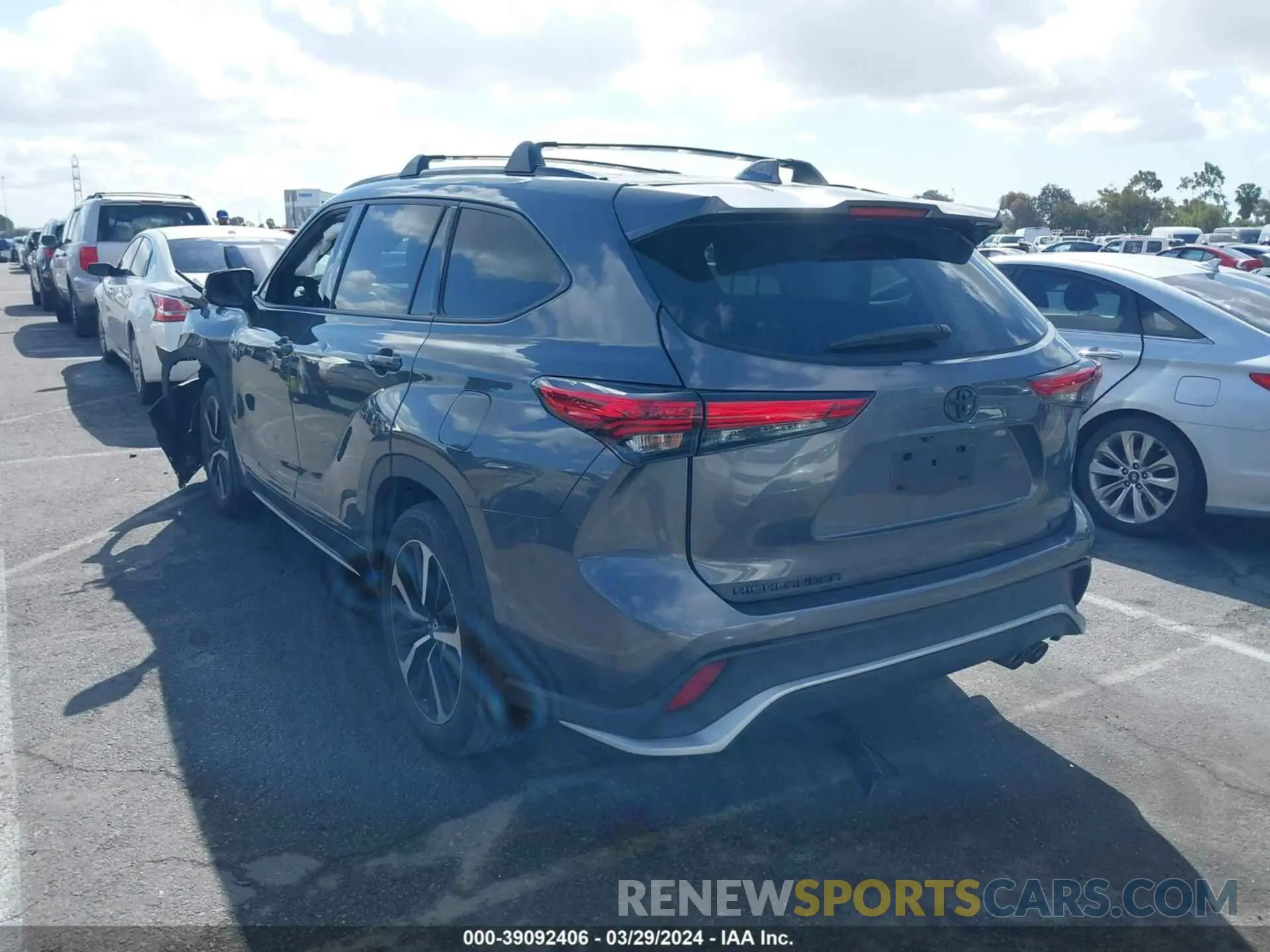 3 Photograph of a damaged car 5TDJZRAH6MS083228 TOYOTA HIGHLANDER 2021