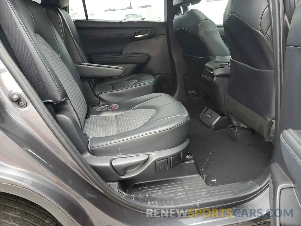 11 Photograph of a damaged car 5TDJZRBH0MS104704 TOYOTA HIGHLANDER 2021