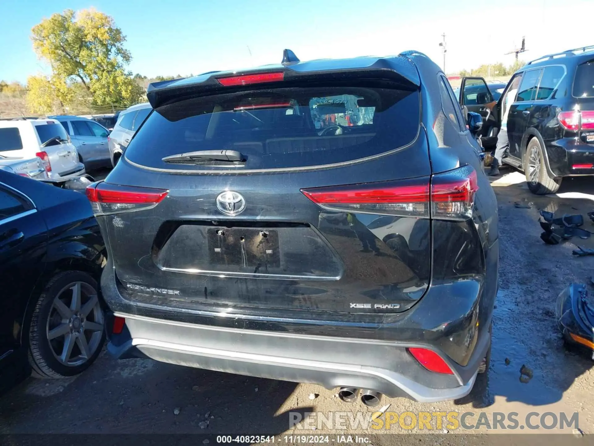 17 Photograph of a damaged car 5TDJZRBH9MS135014 TOYOTA HIGHLANDER 2021