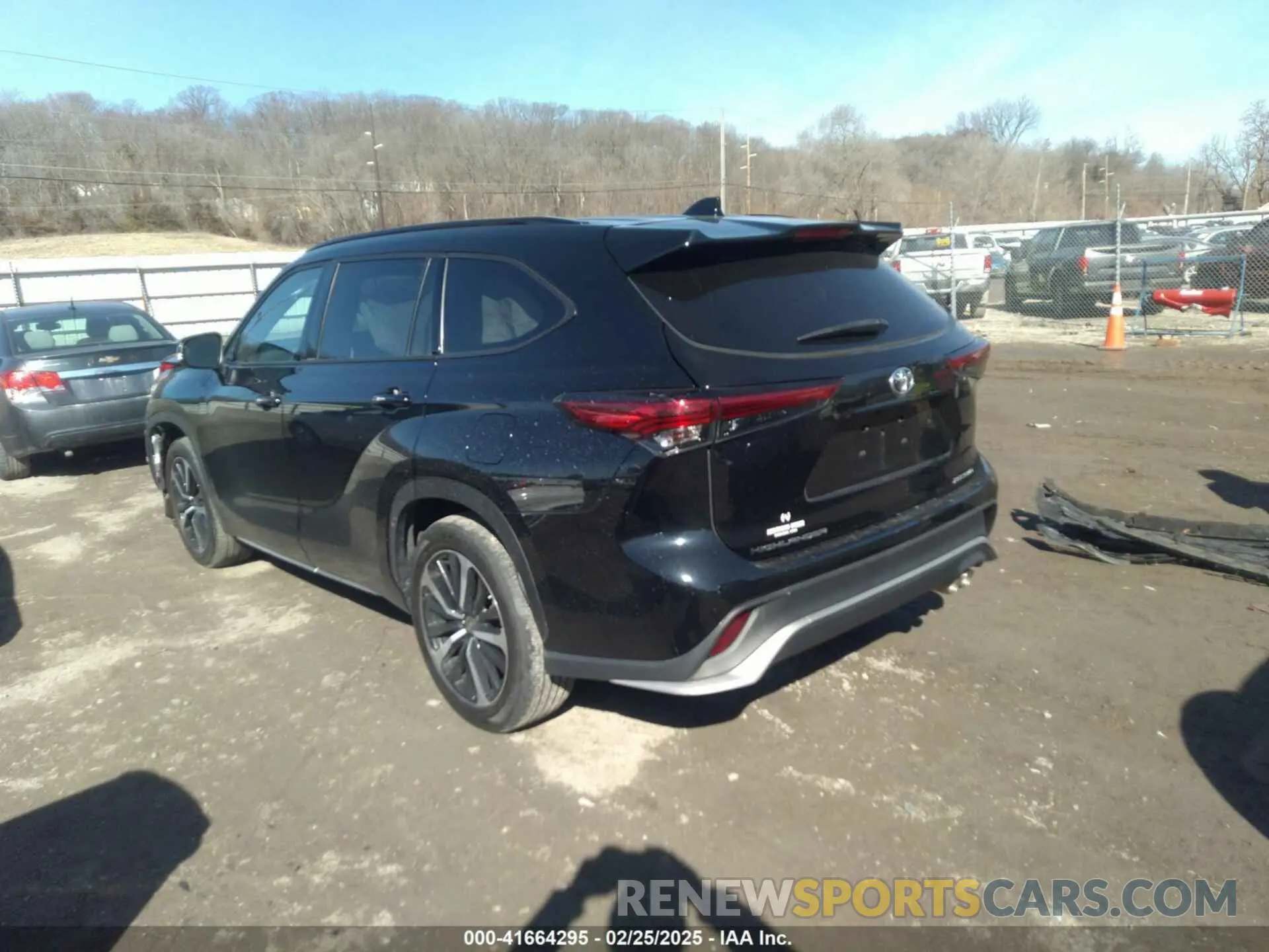 3 Photograph of a damaged car 5TDJZRBHXMS148998 TOYOTA HIGHLANDER 2021